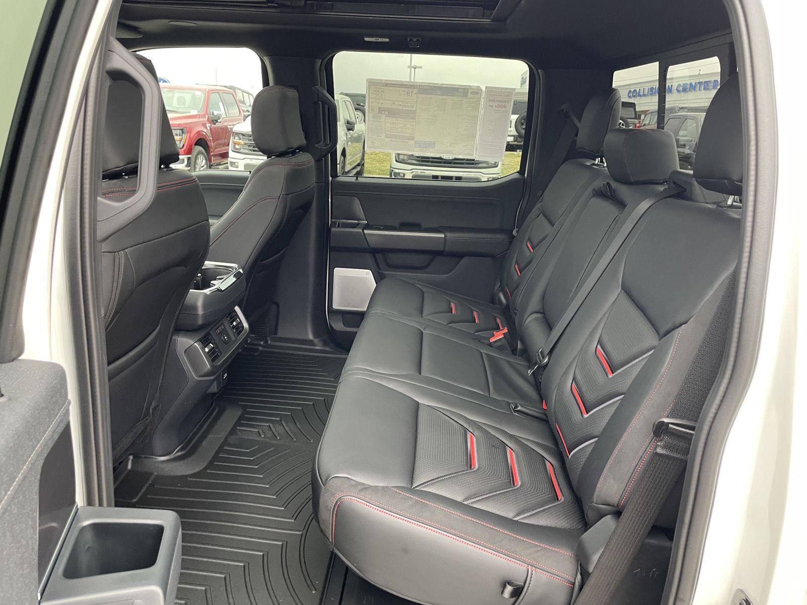 Vehicle photo 19