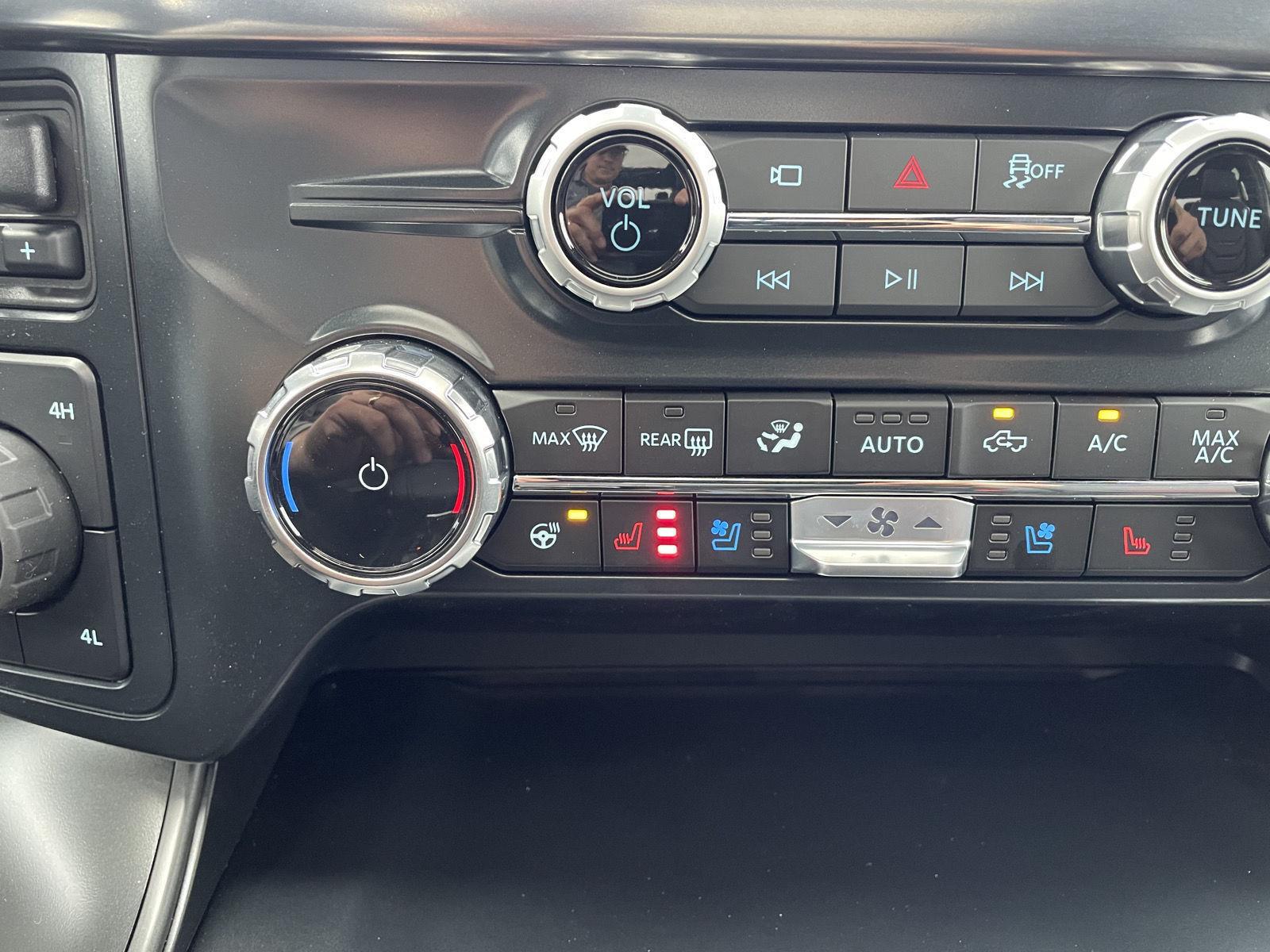 Vehicle photo 29