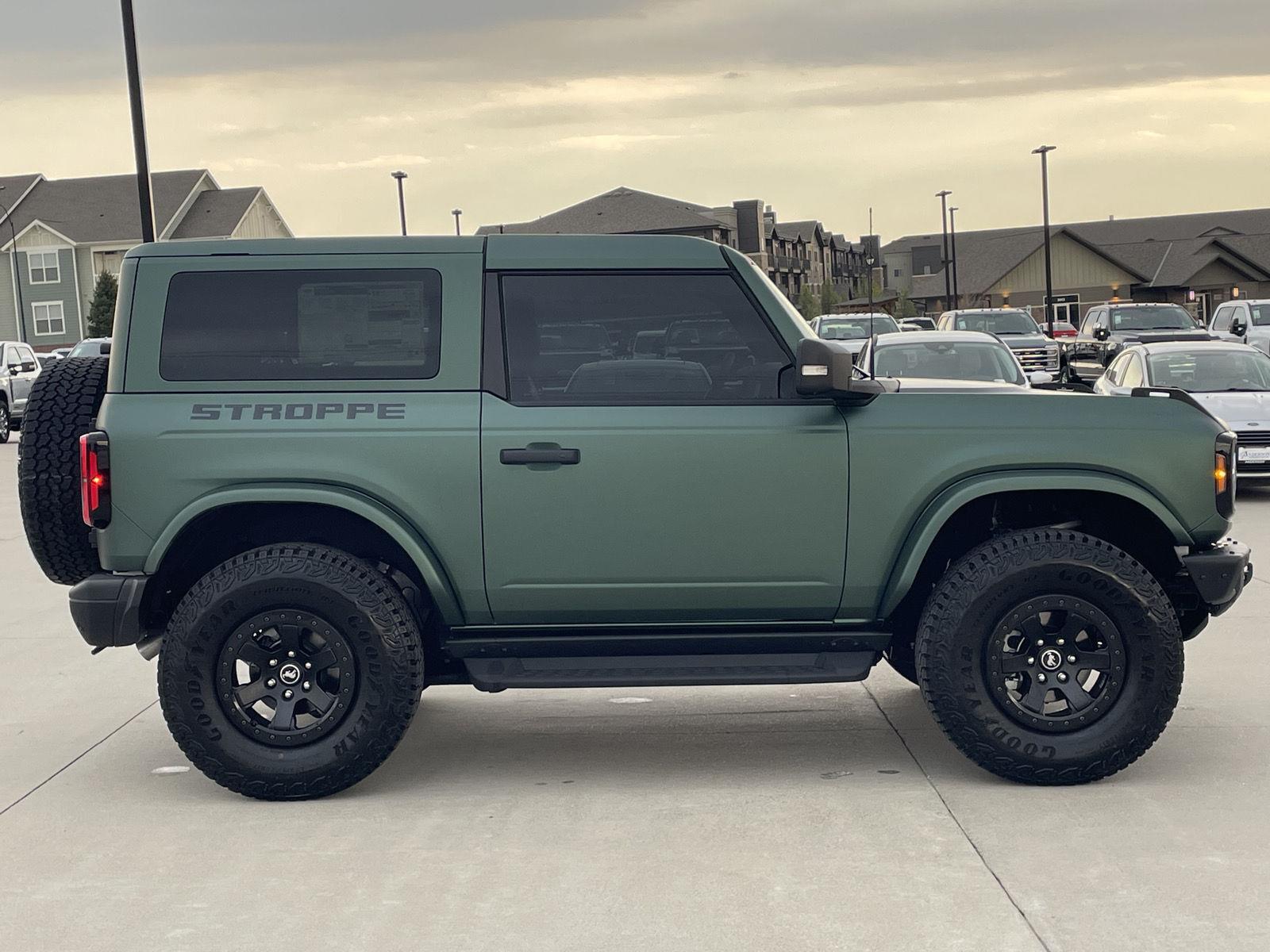 Vehicle photo 6