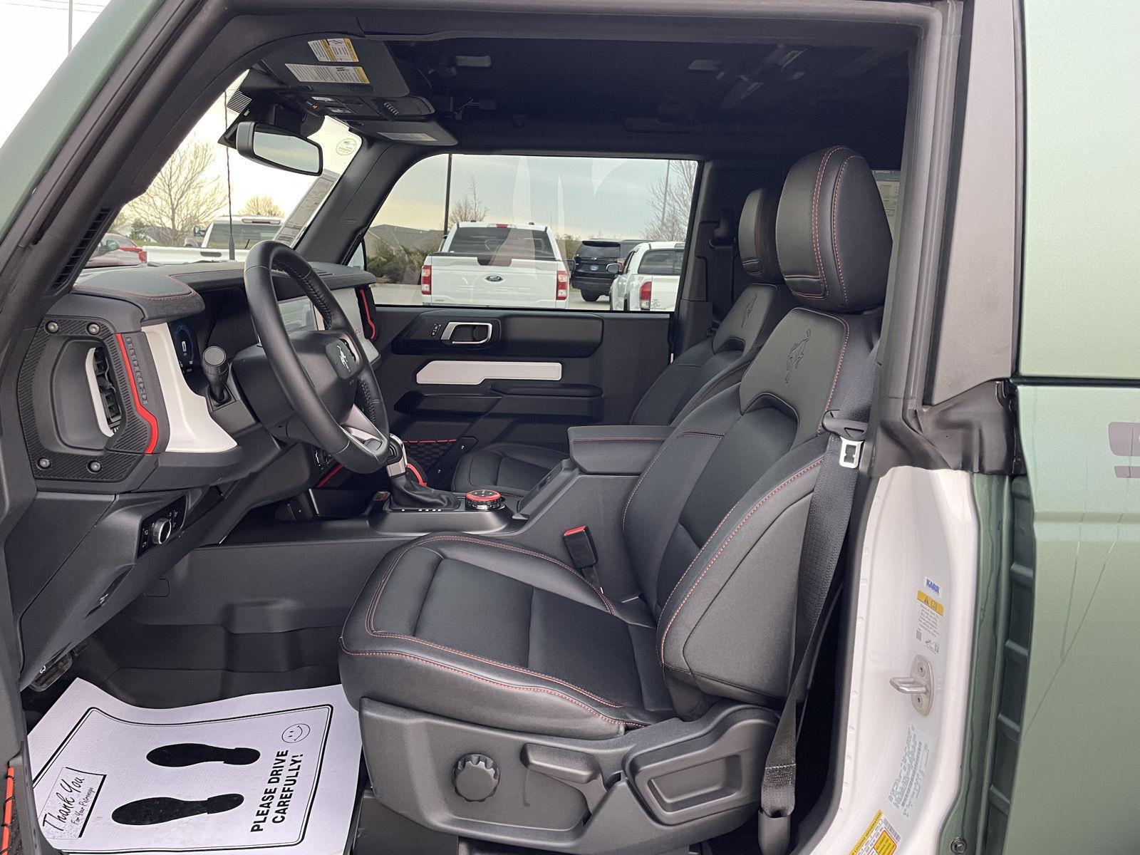 Vehicle photo 16