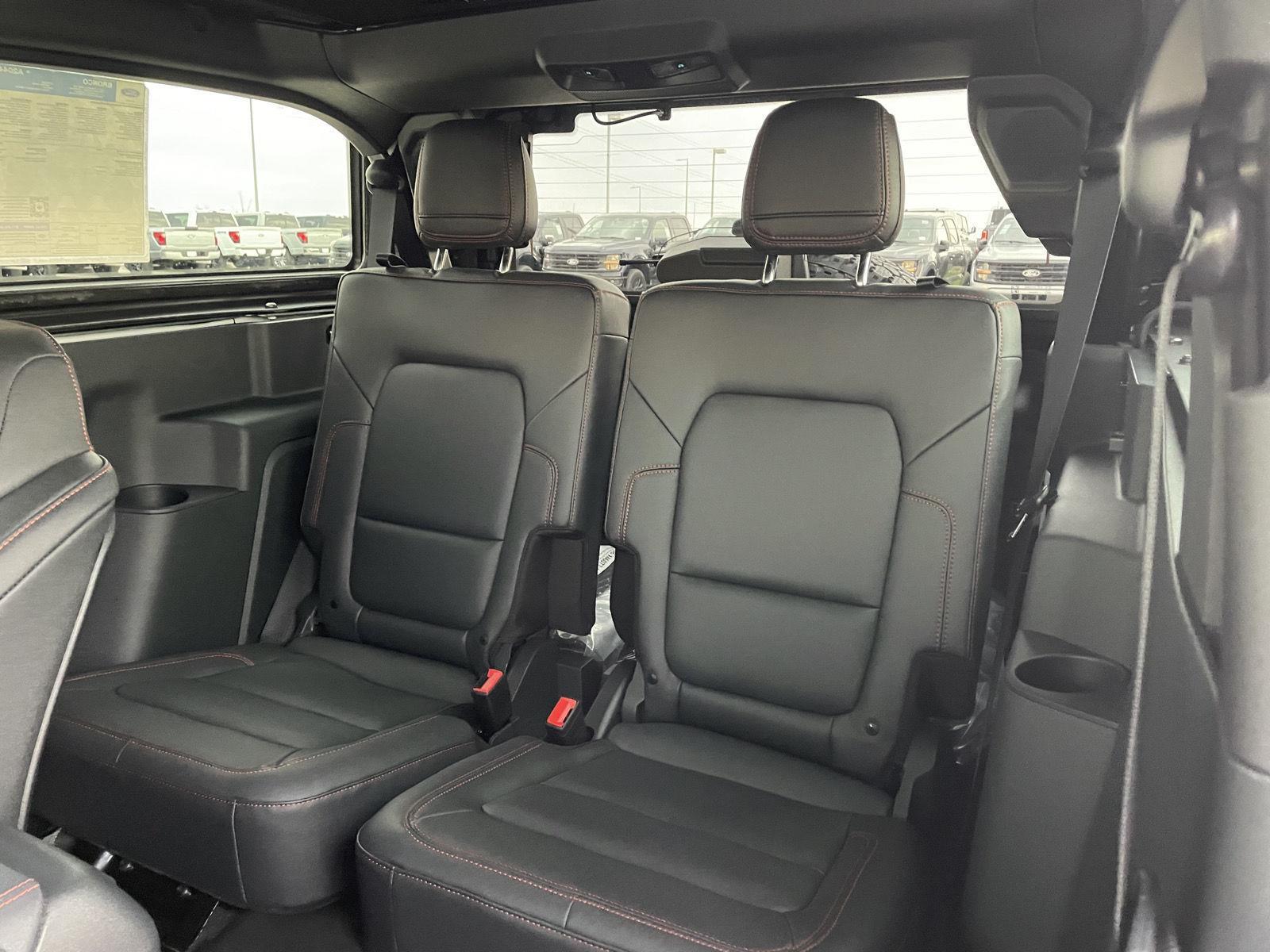 Vehicle photo 19
