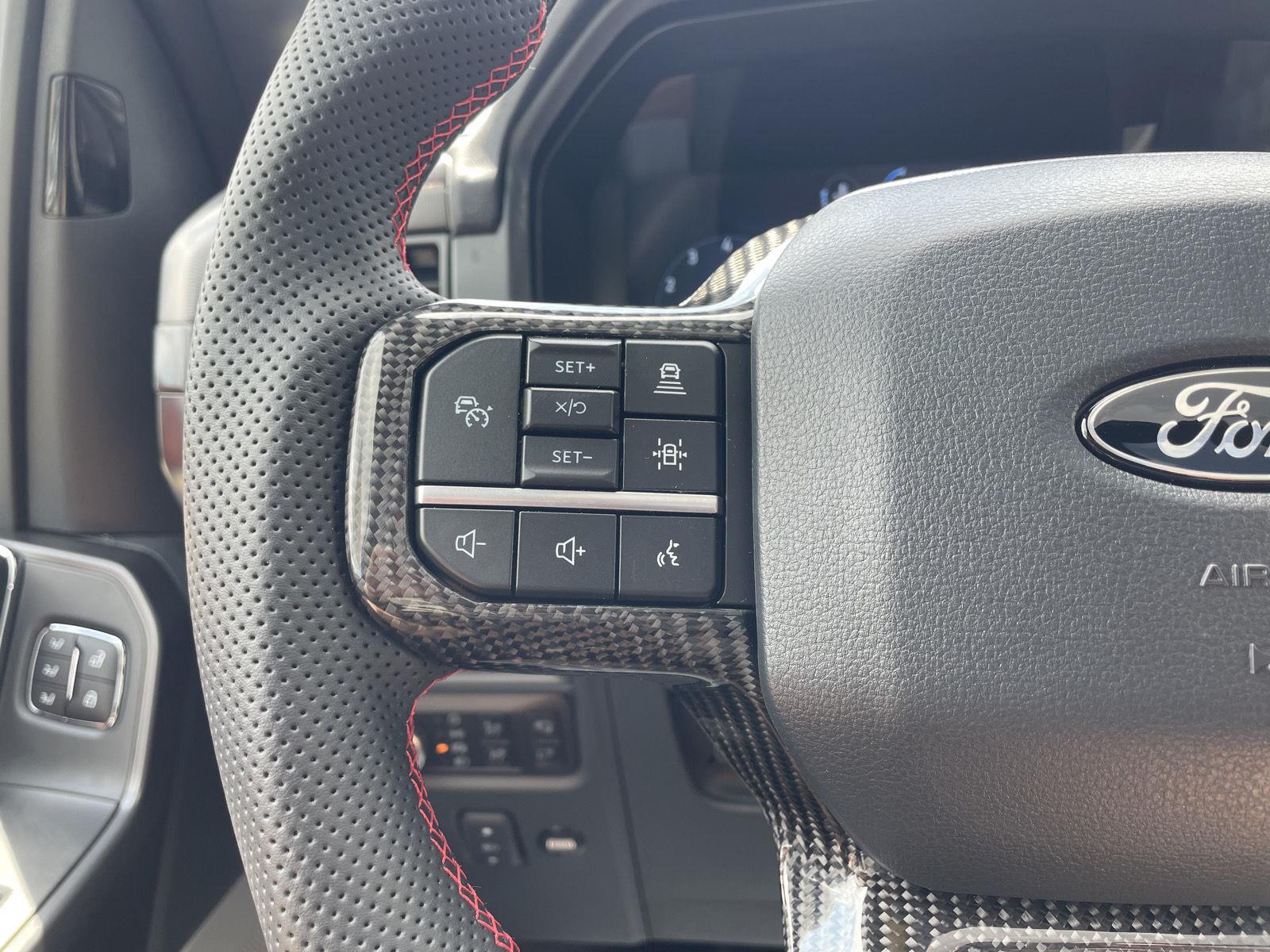 Vehicle photo 12