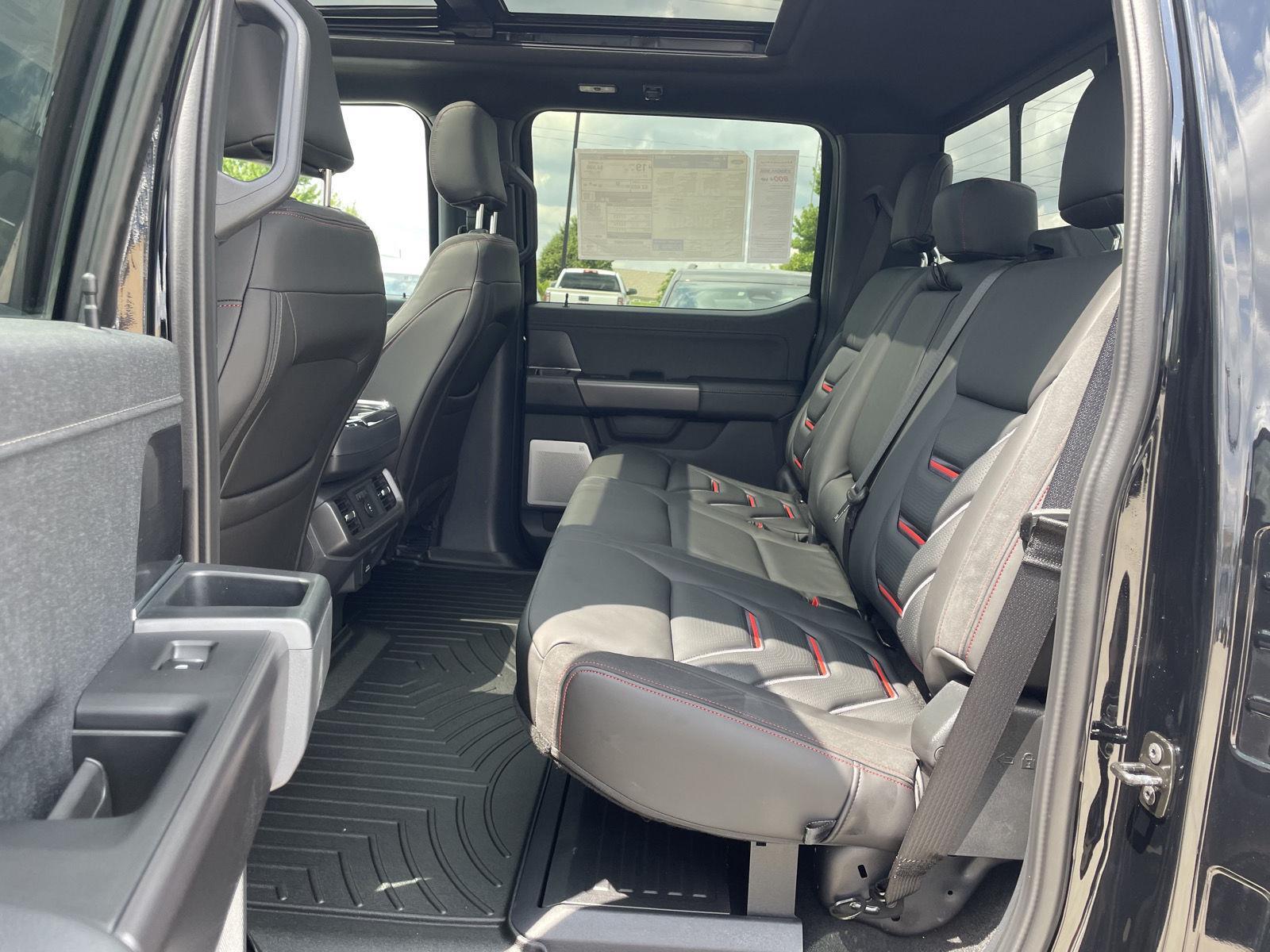 Vehicle photo 19