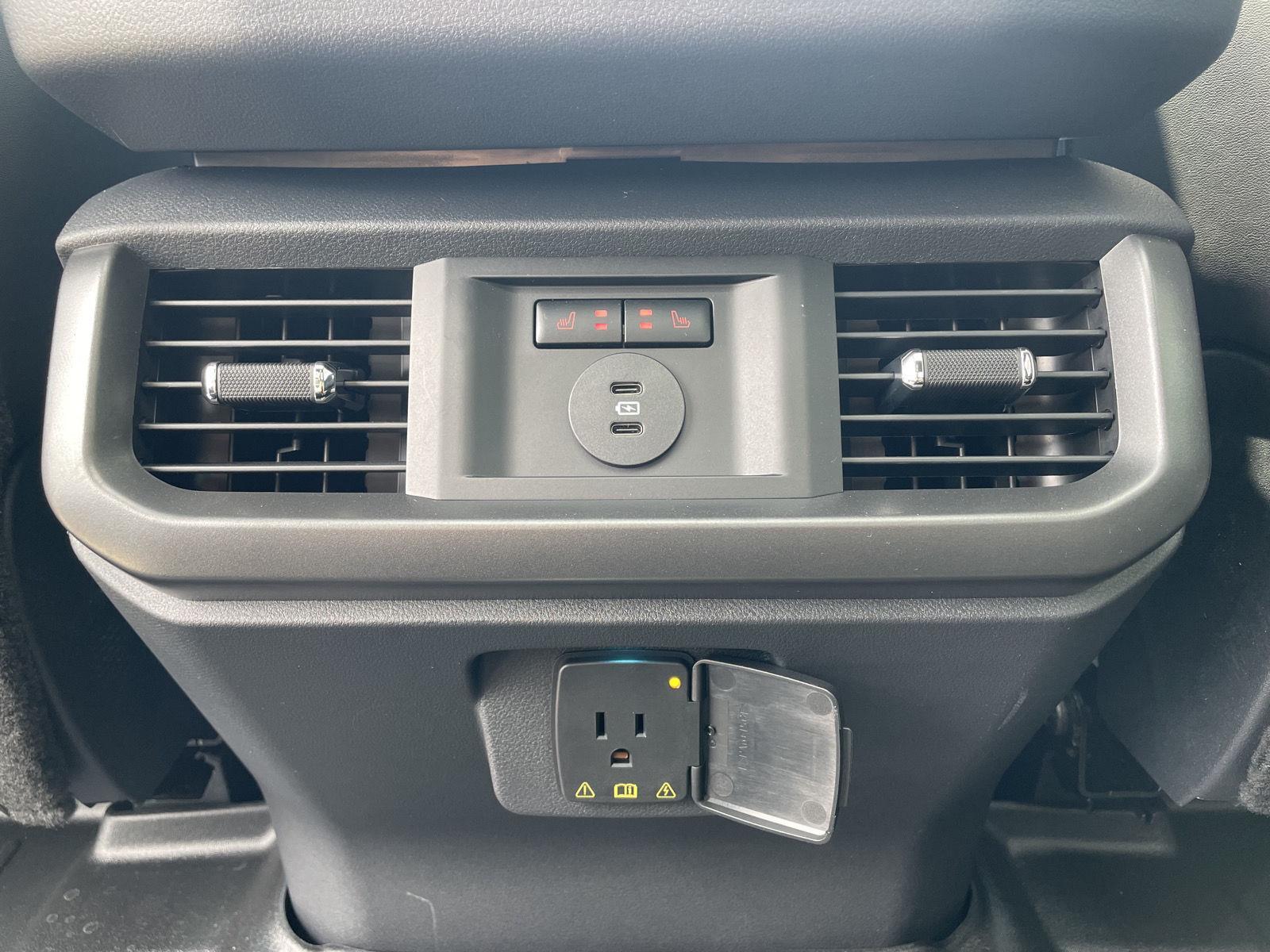 Vehicle photo 20