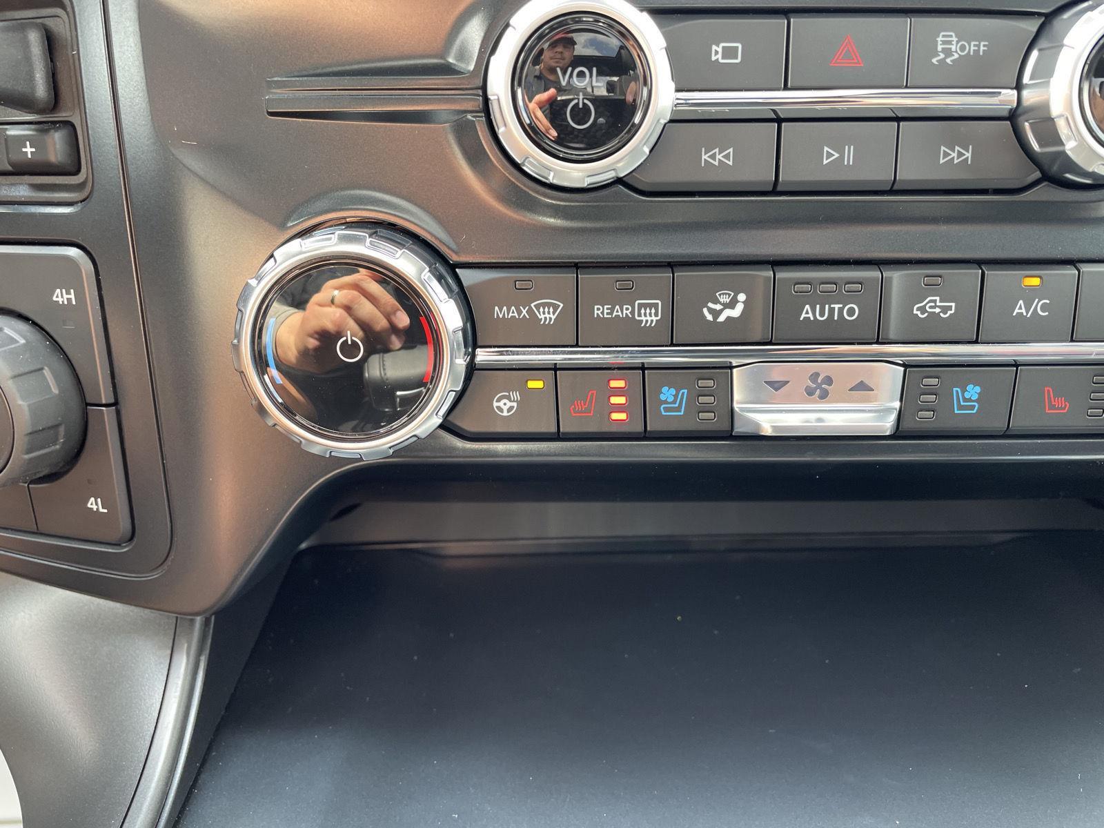 Vehicle photo 29