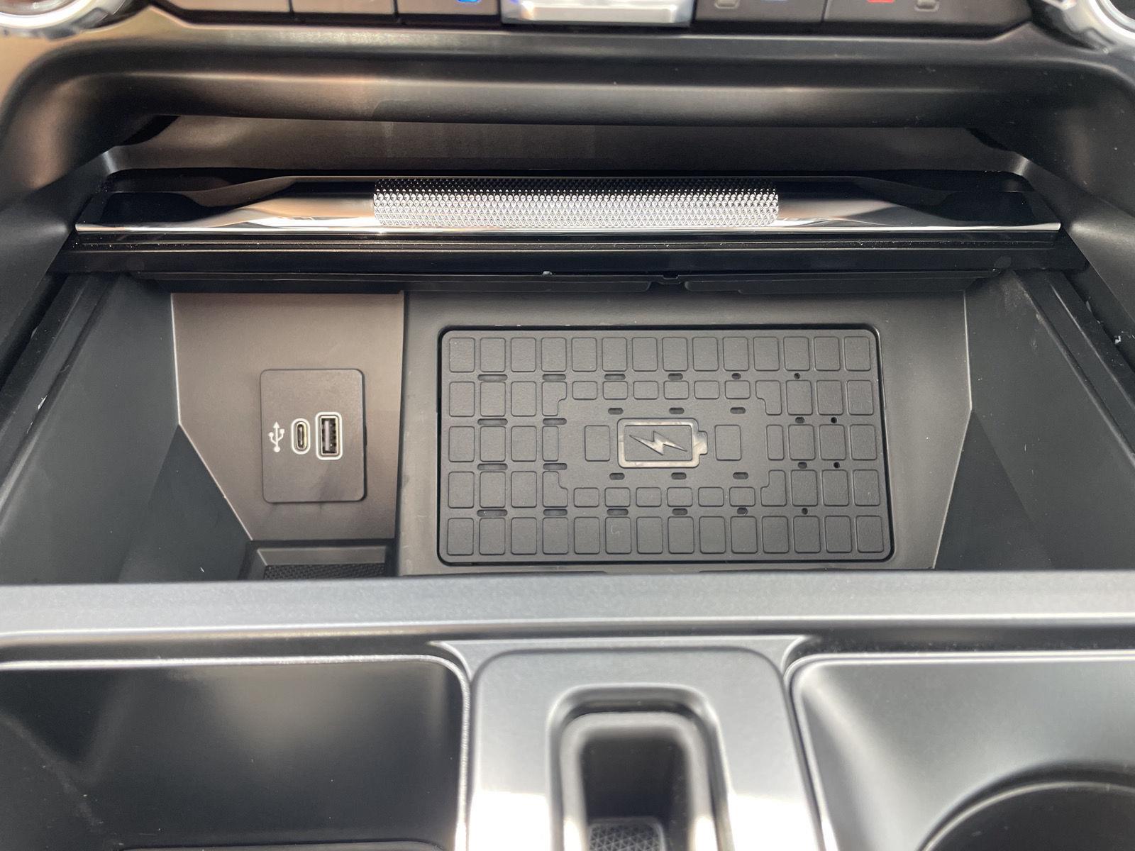 Vehicle photo 31