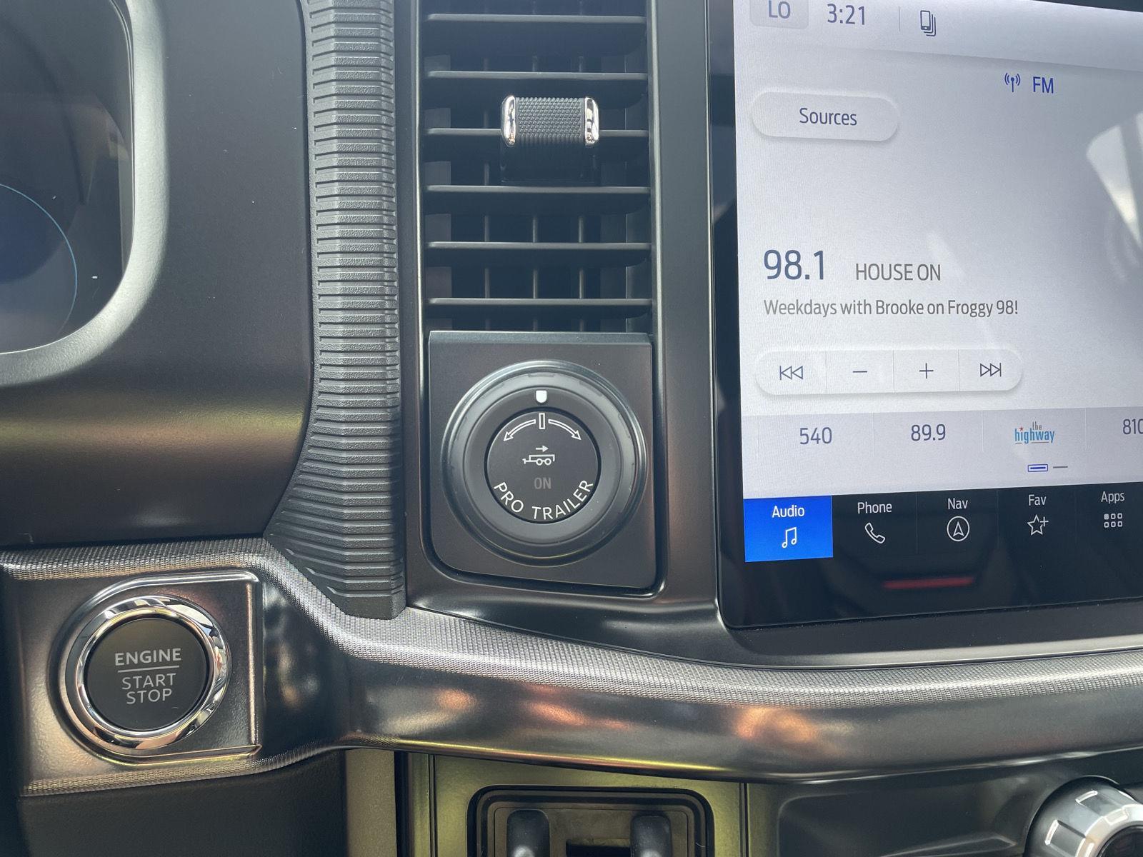 Vehicle photo 32