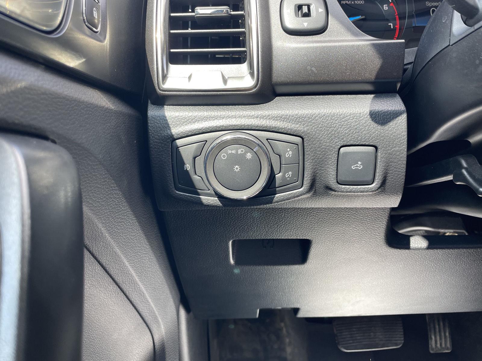 Vehicle photo 16