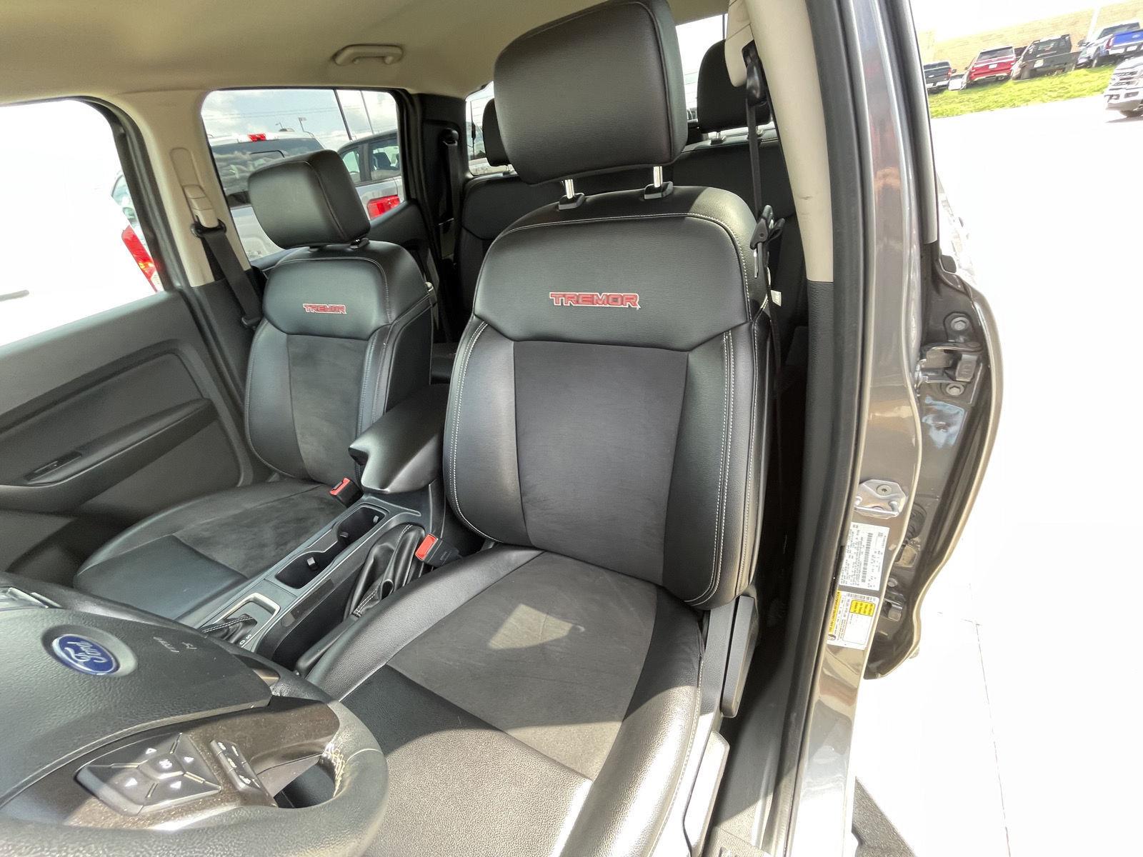Vehicle photo 18