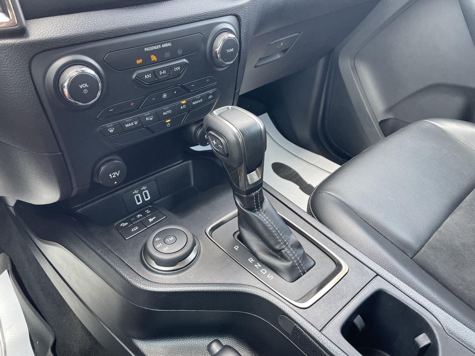 Vehicle photo 27
