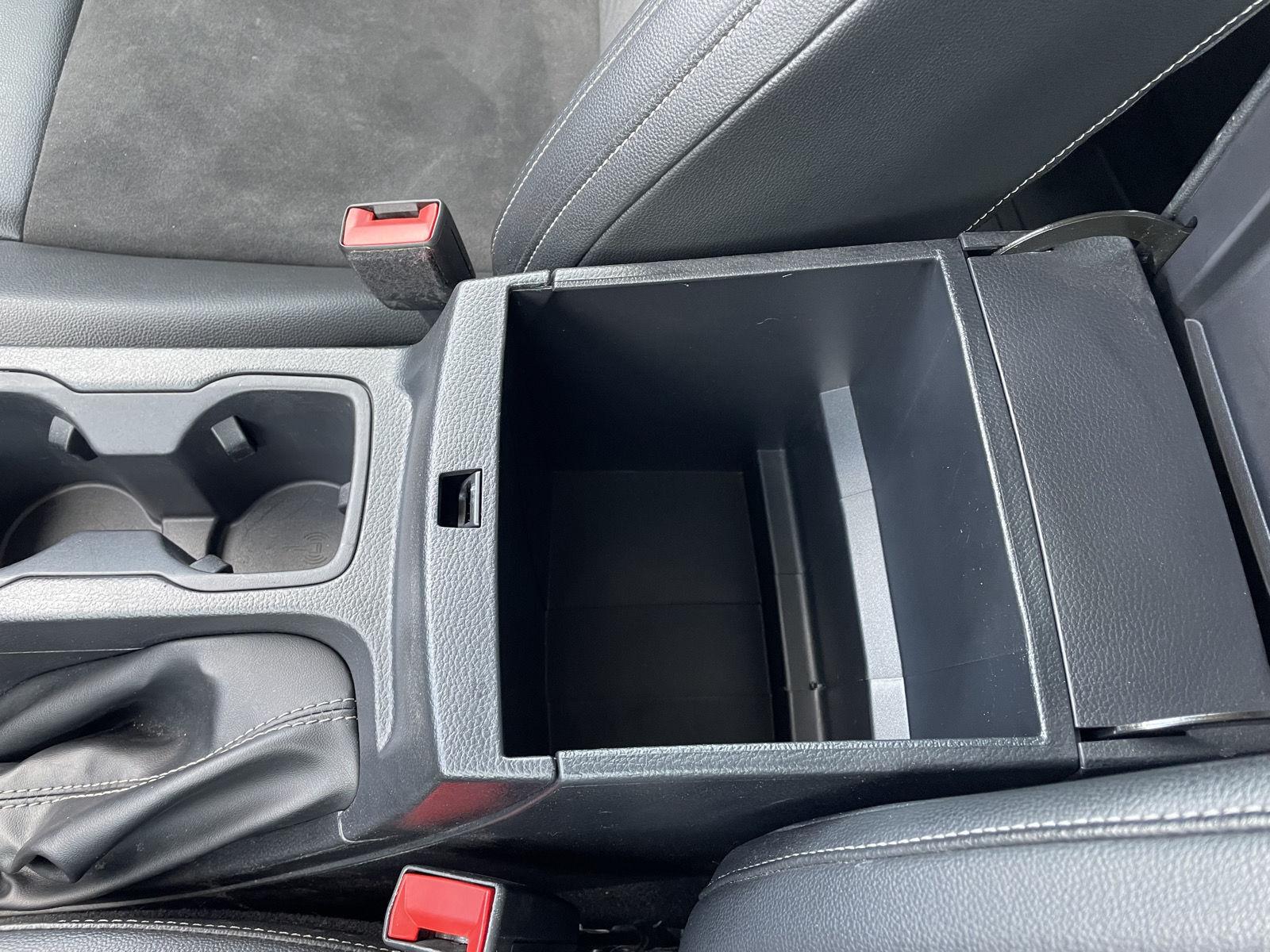 Vehicle photo 28