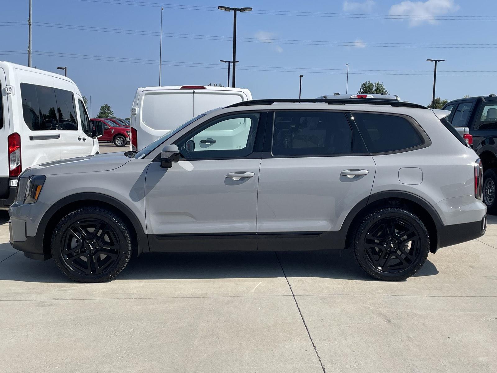 Vehicle photo 2