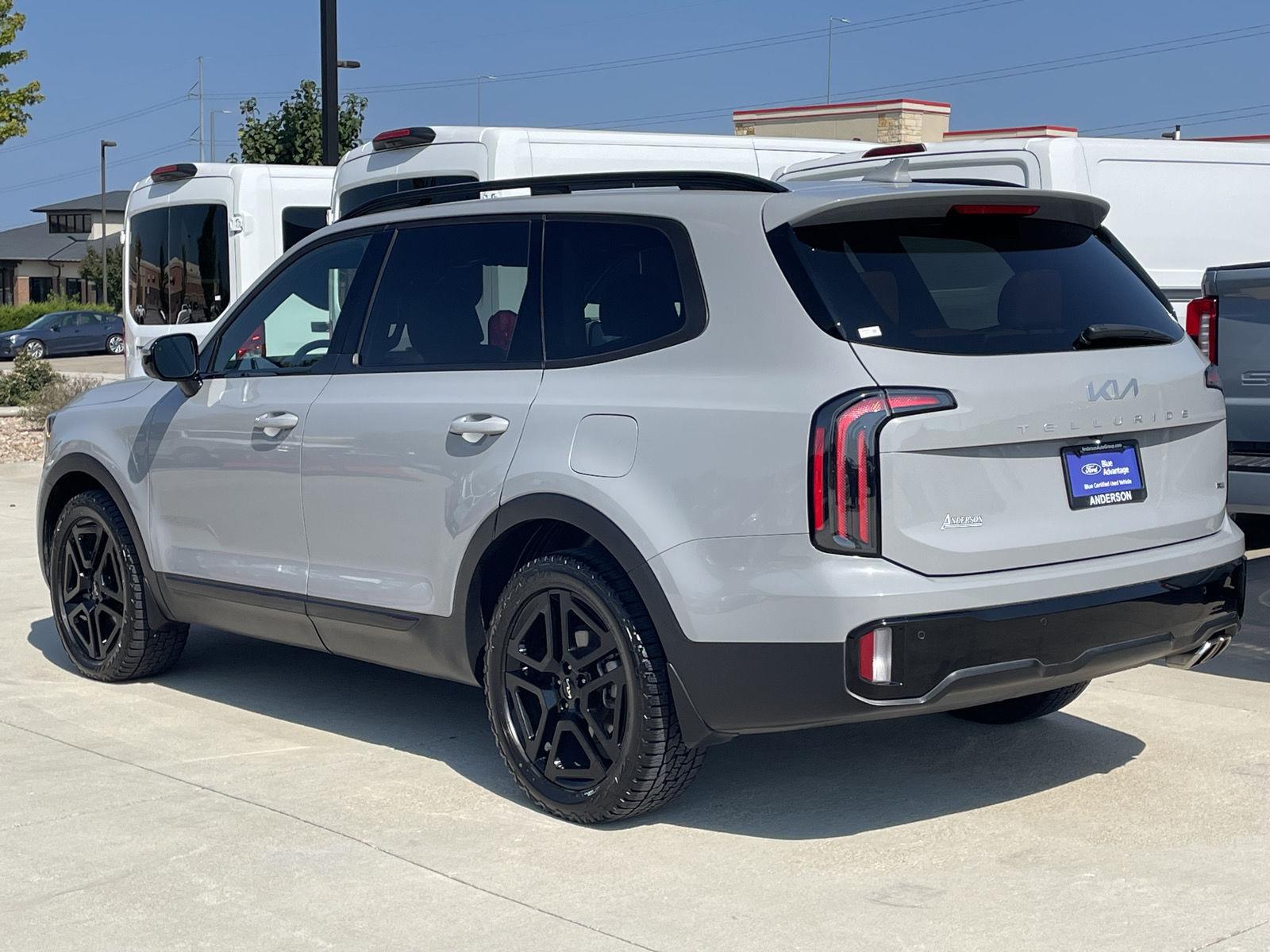 Vehicle photo 9