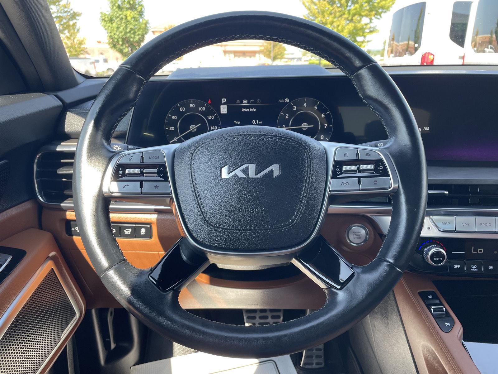 Vehicle photo 12