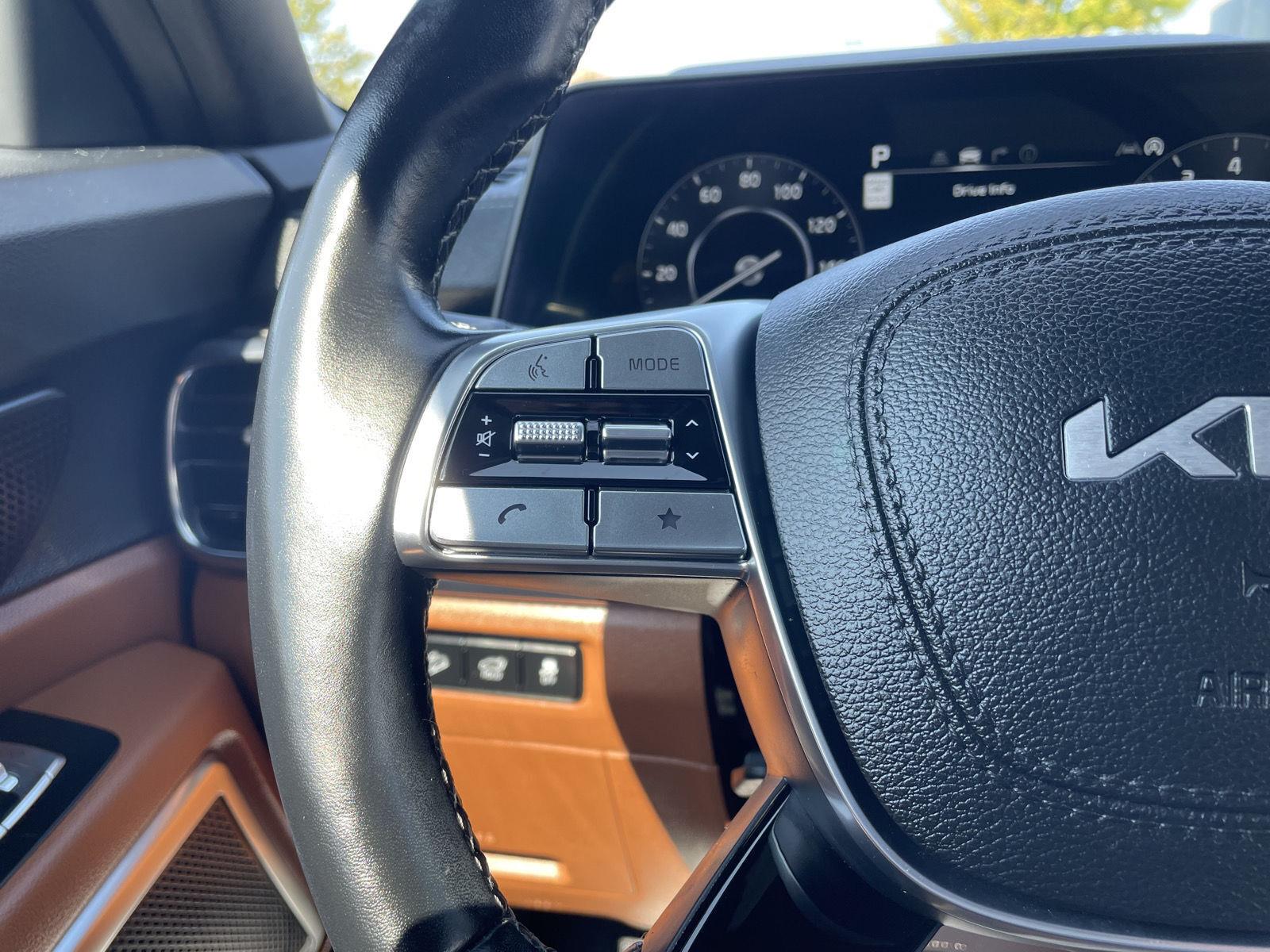 Vehicle photo 13