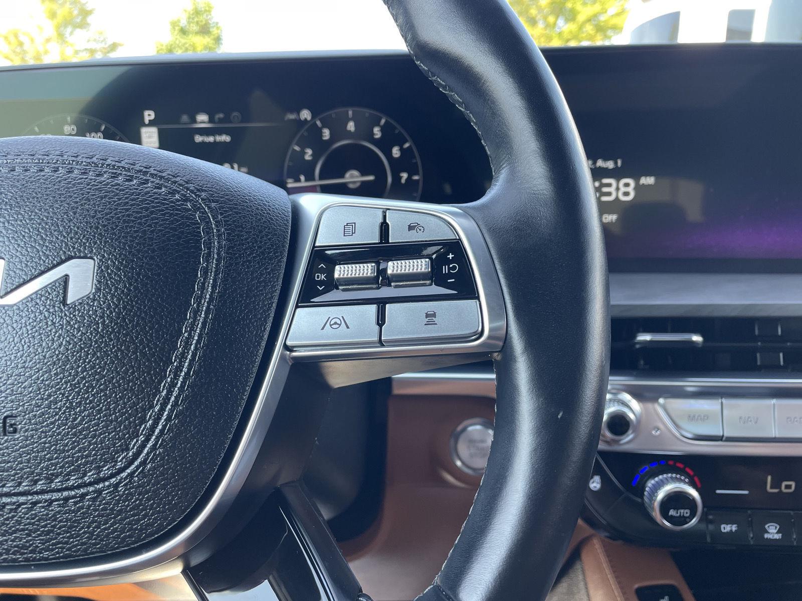 Vehicle photo 14