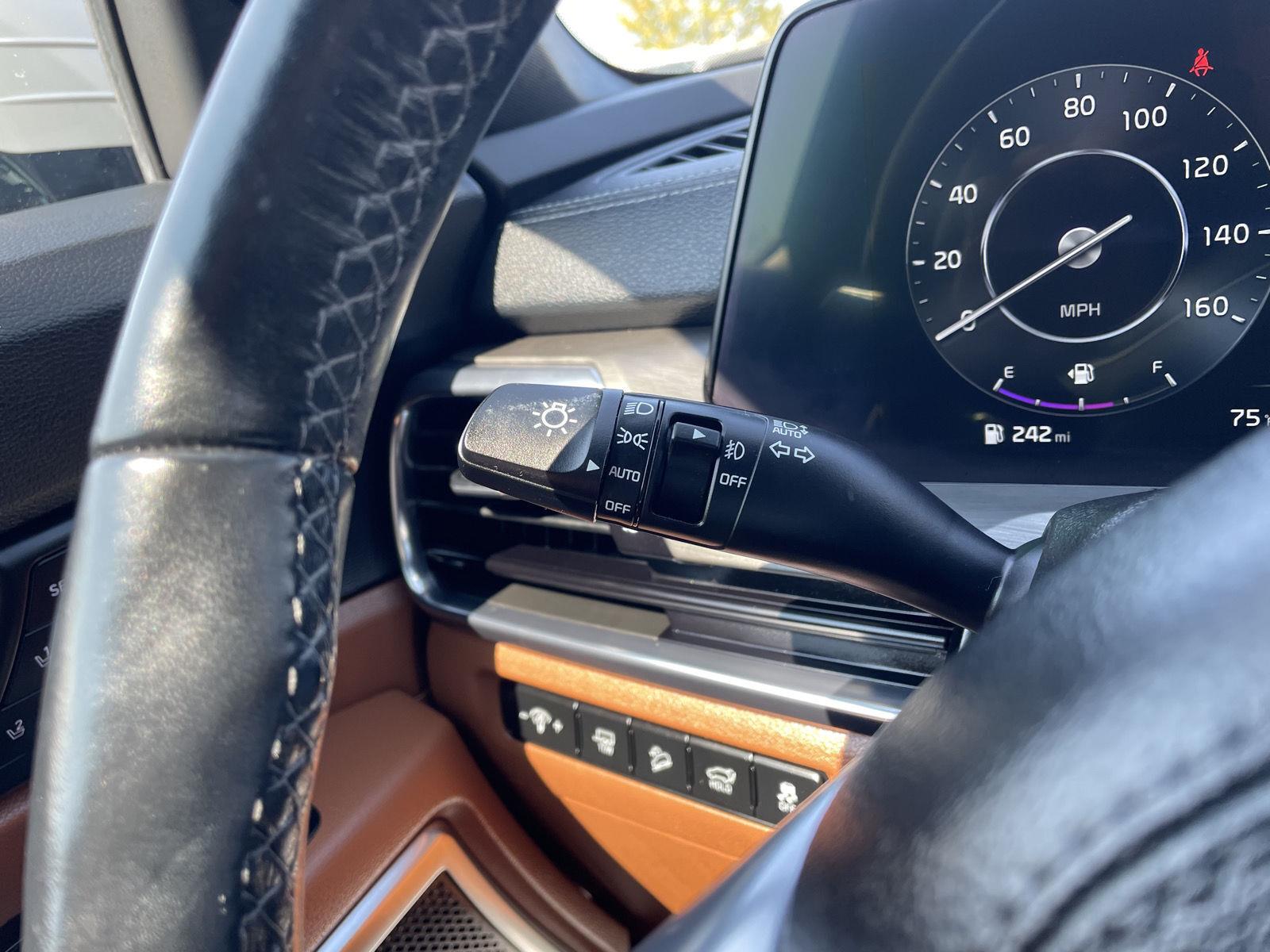 Vehicle photo 16