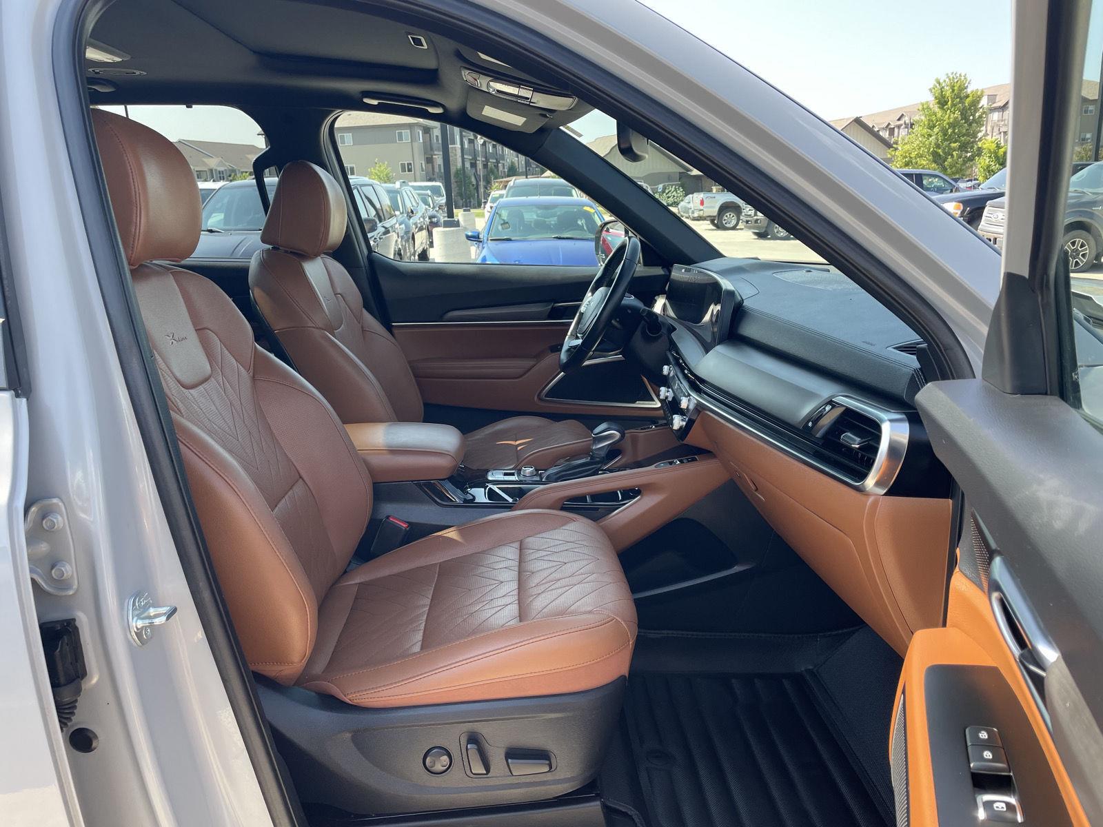 Vehicle photo 19