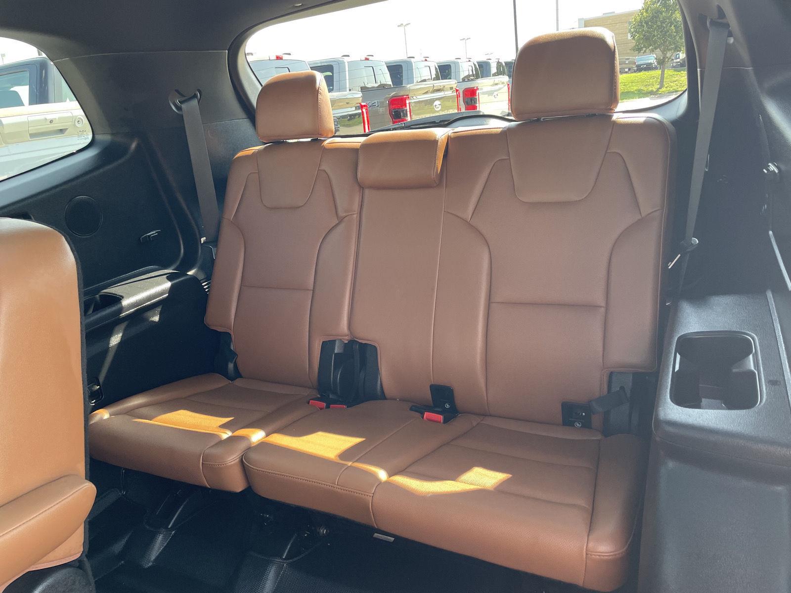 Vehicle photo 21