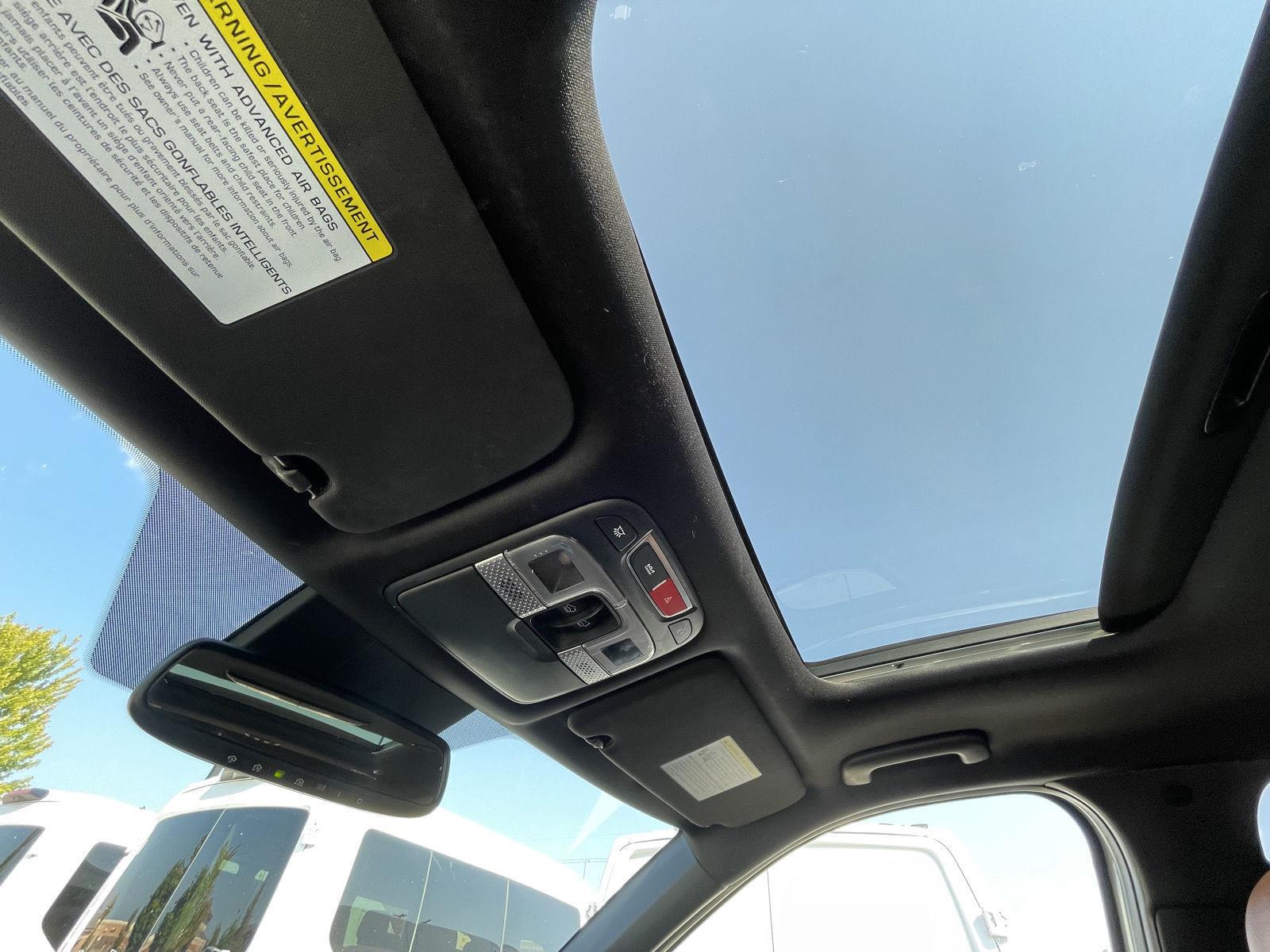 Vehicle photo 22