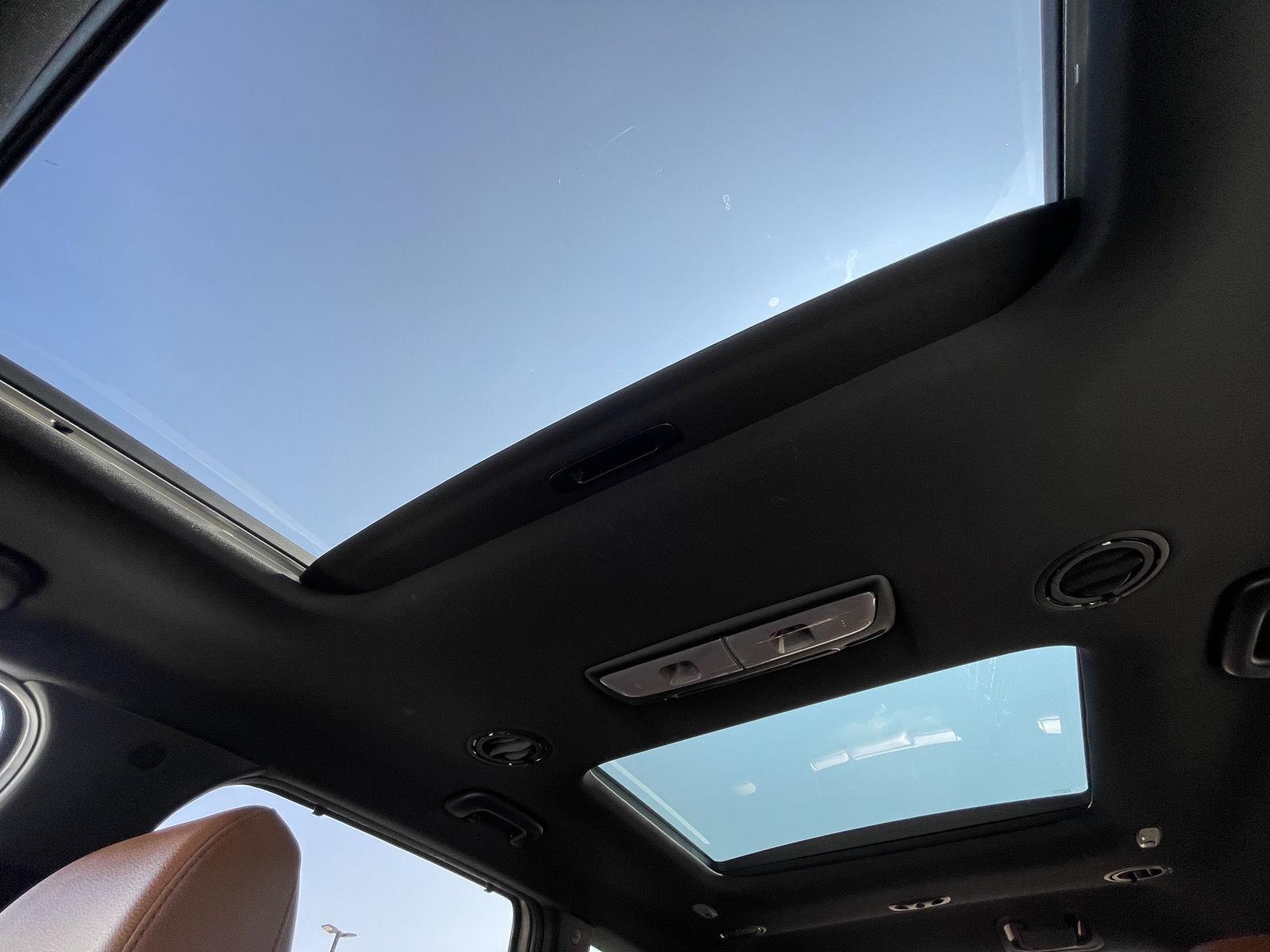 Vehicle photo 23