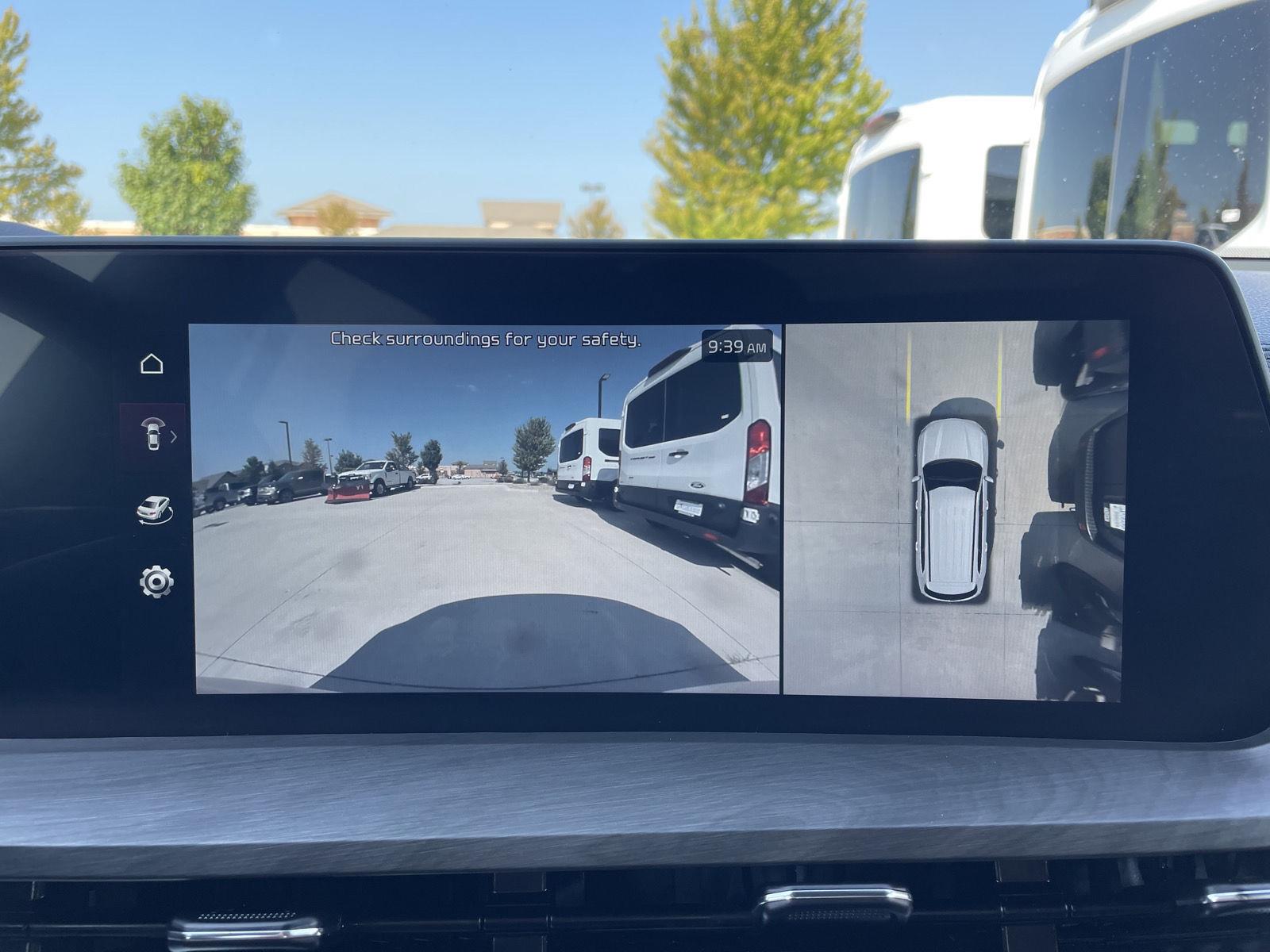 Vehicle photo 26