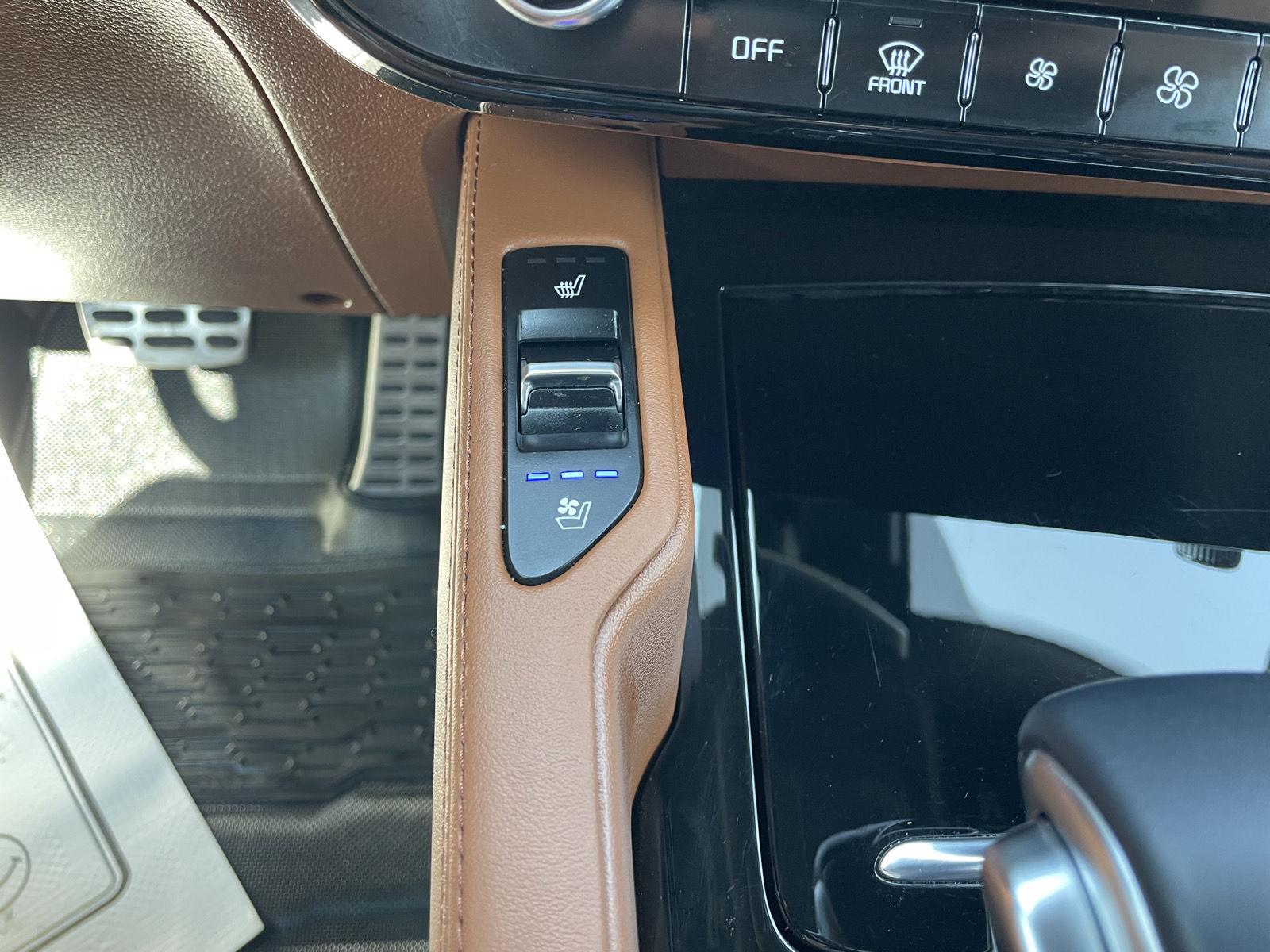 Vehicle photo 32