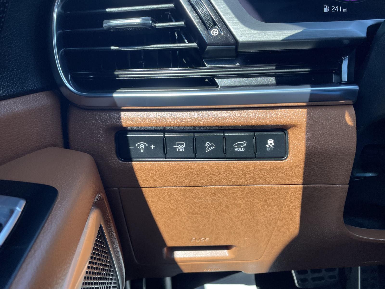 Vehicle photo 35