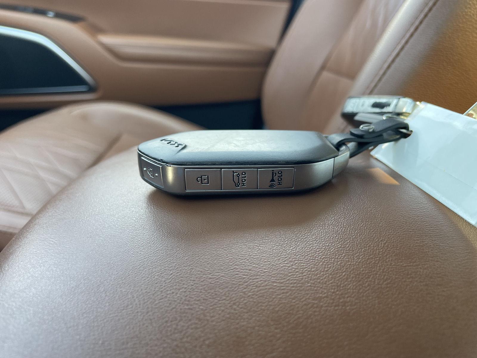 Vehicle photo 43