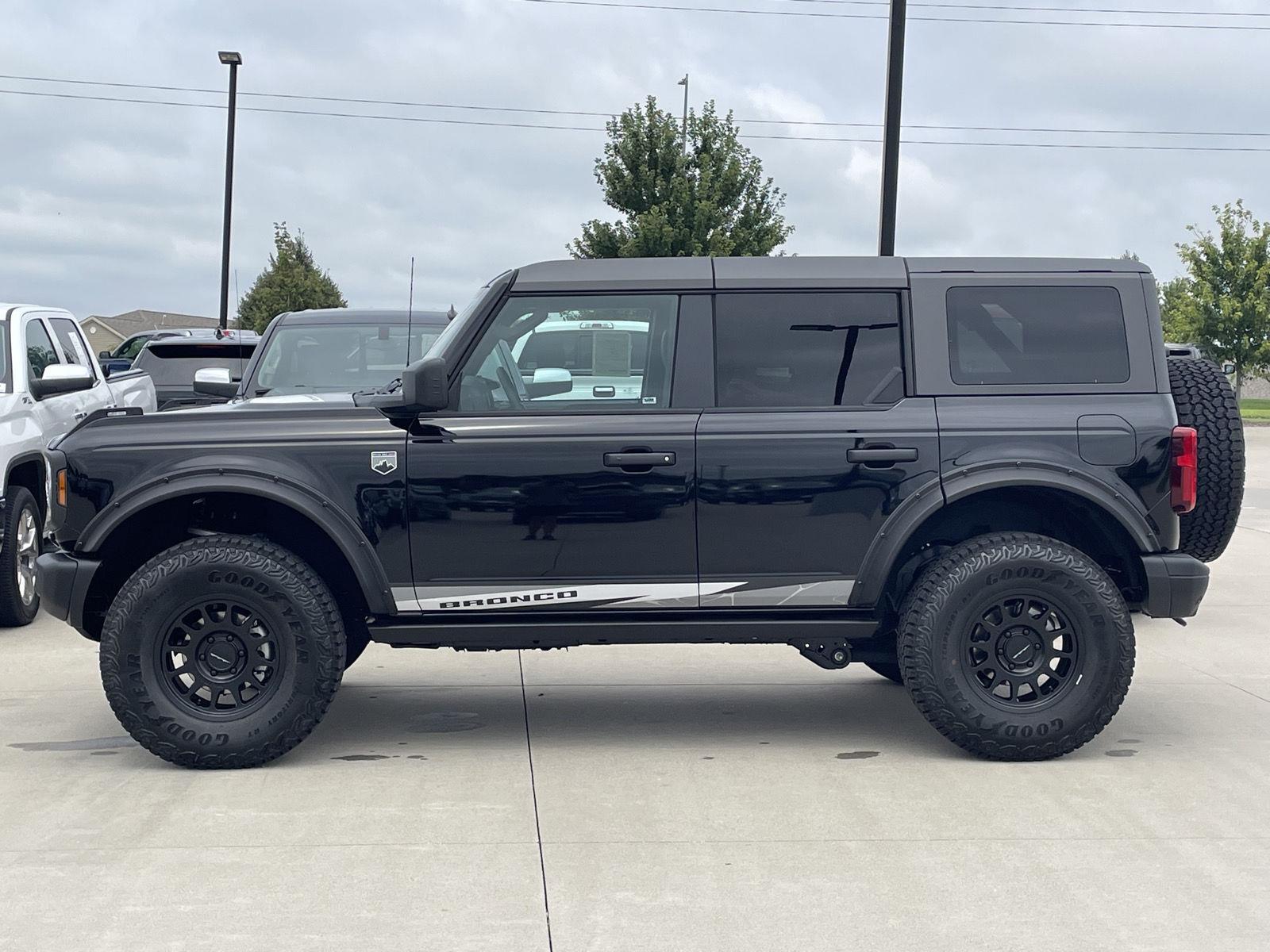 Vehicle photo 2