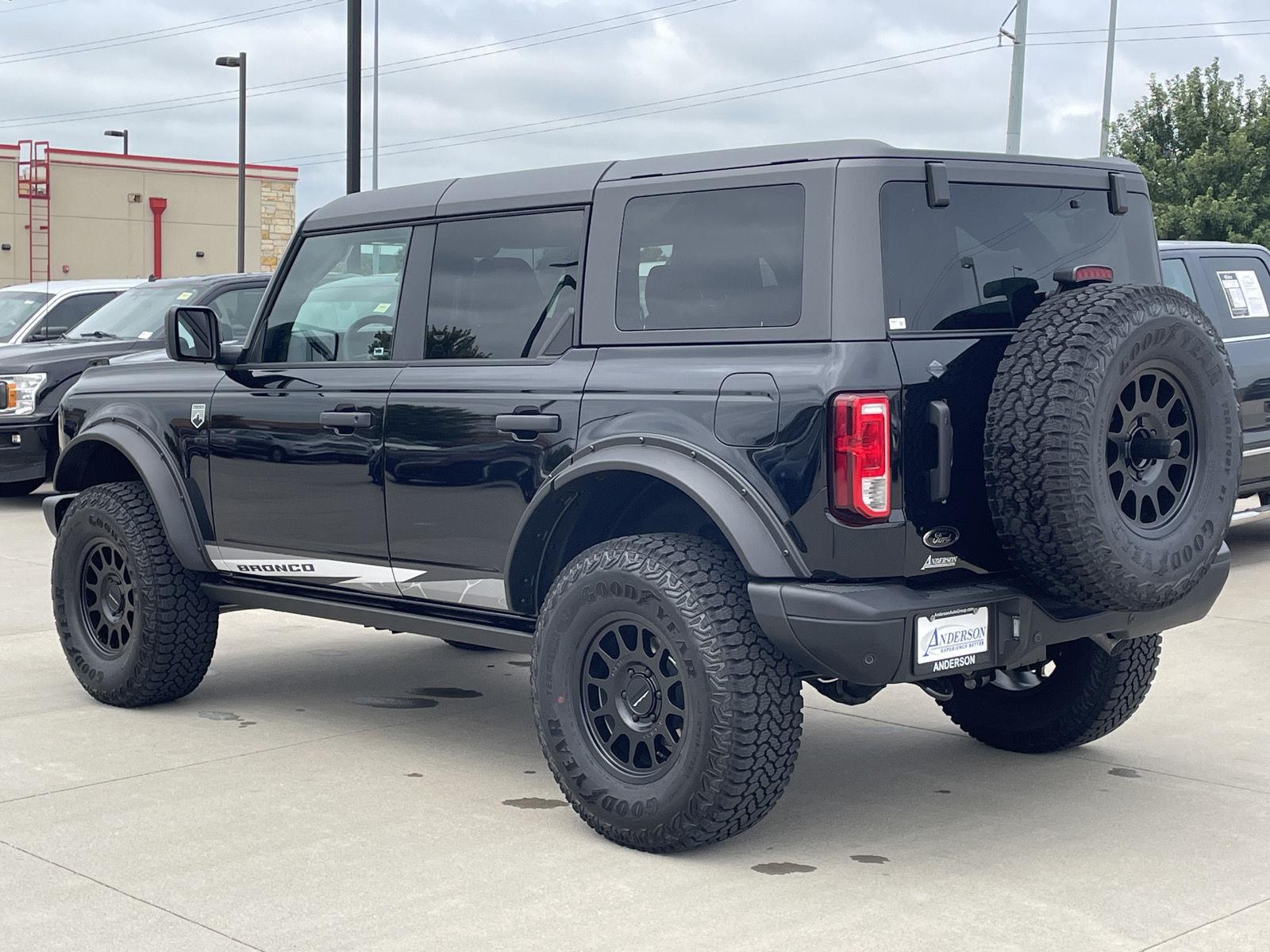 Vehicle photo 9
