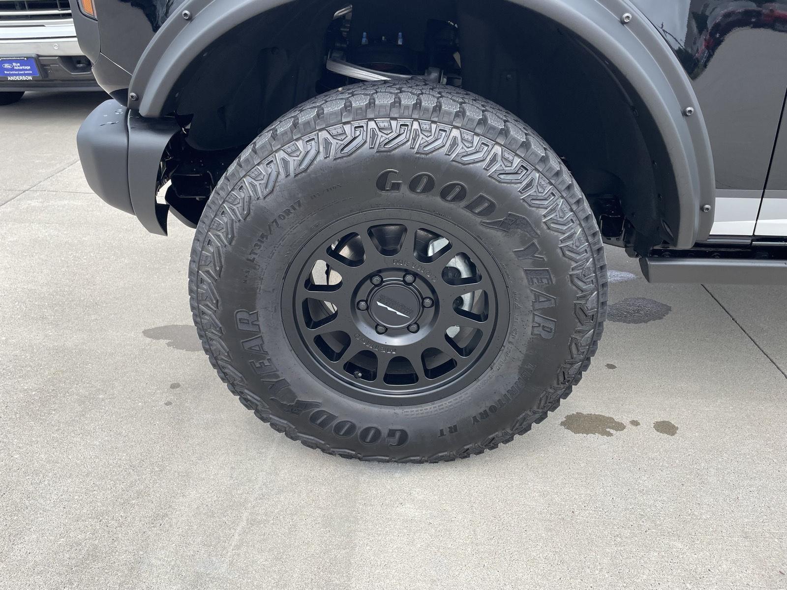 Vehicle photo 10