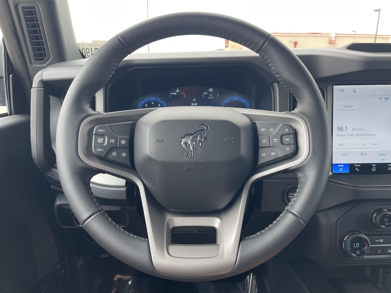 Vehicle photo 11
