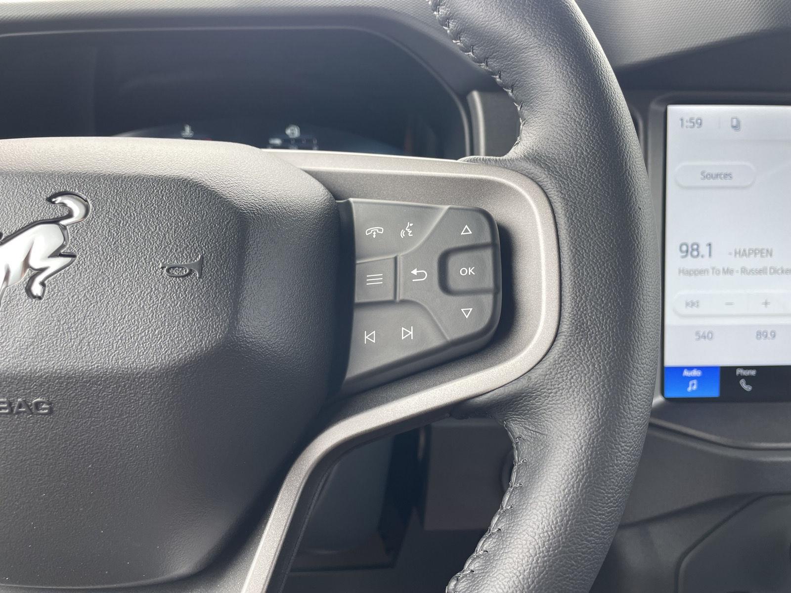 Vehicle photo 13