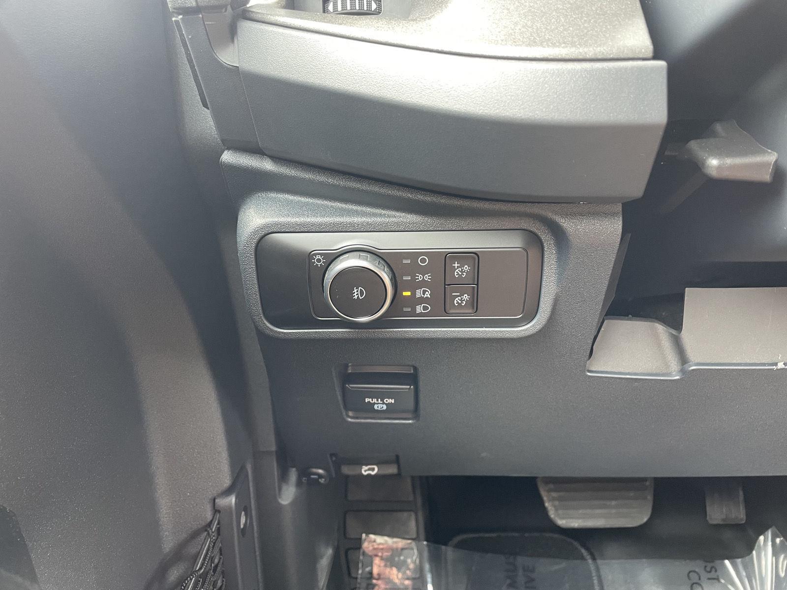 Vehicle photo 15