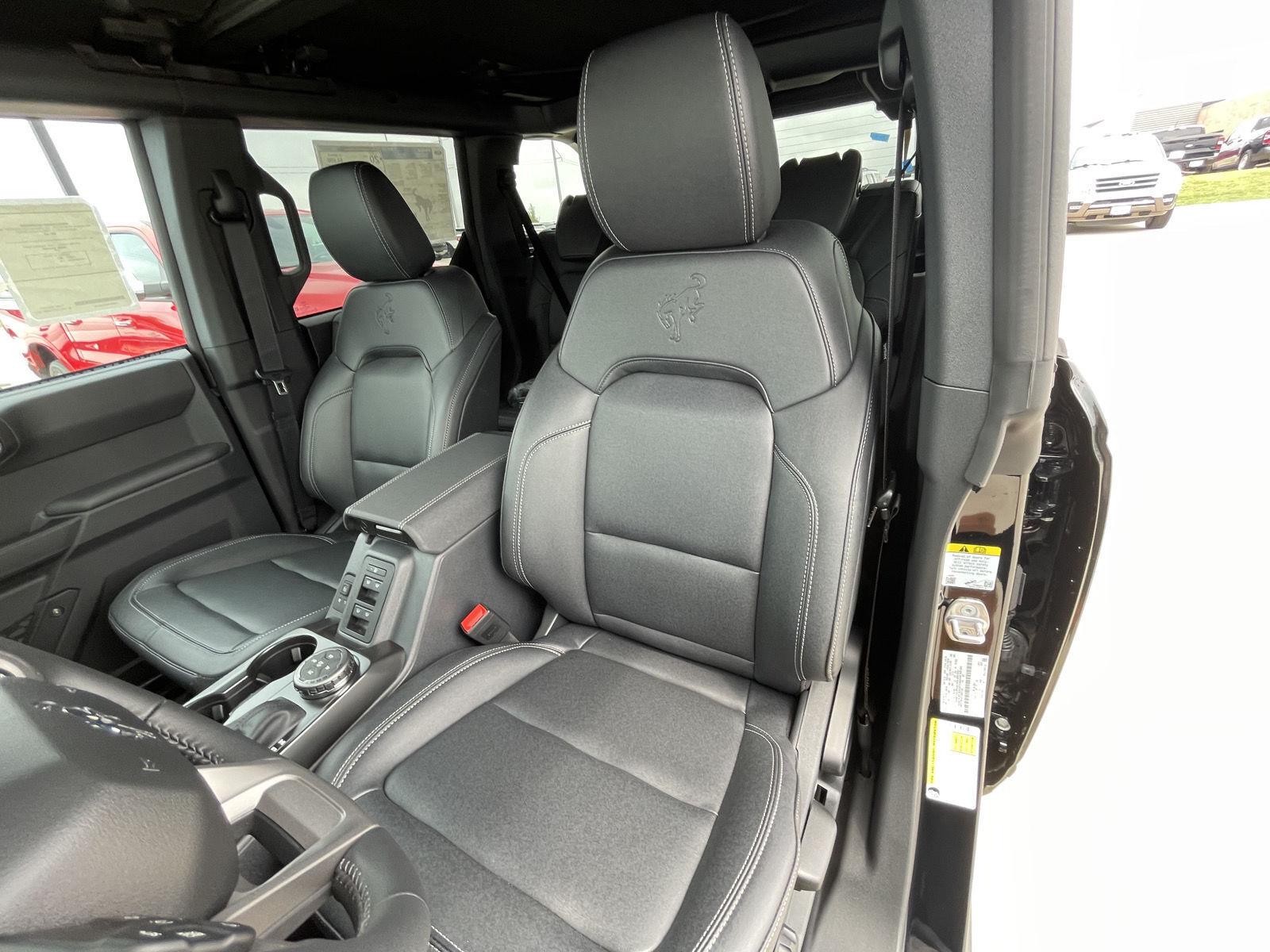 Vehicle photo 17