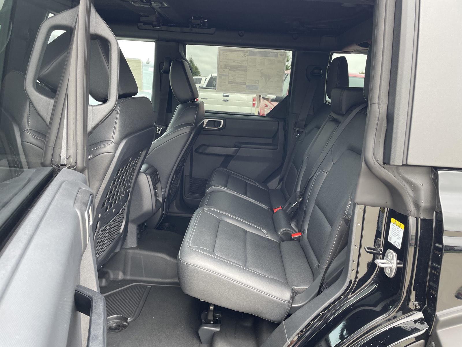 Vehicle photo 19