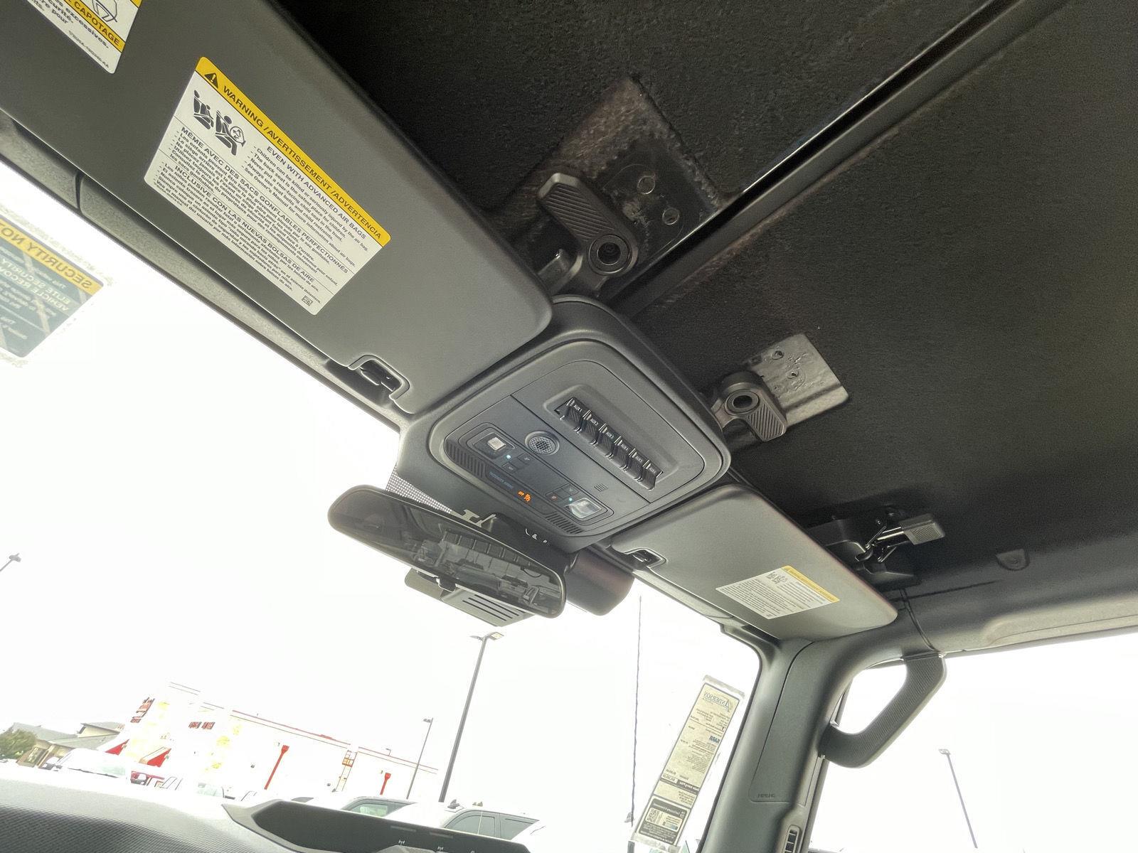 Vehicle photo 20