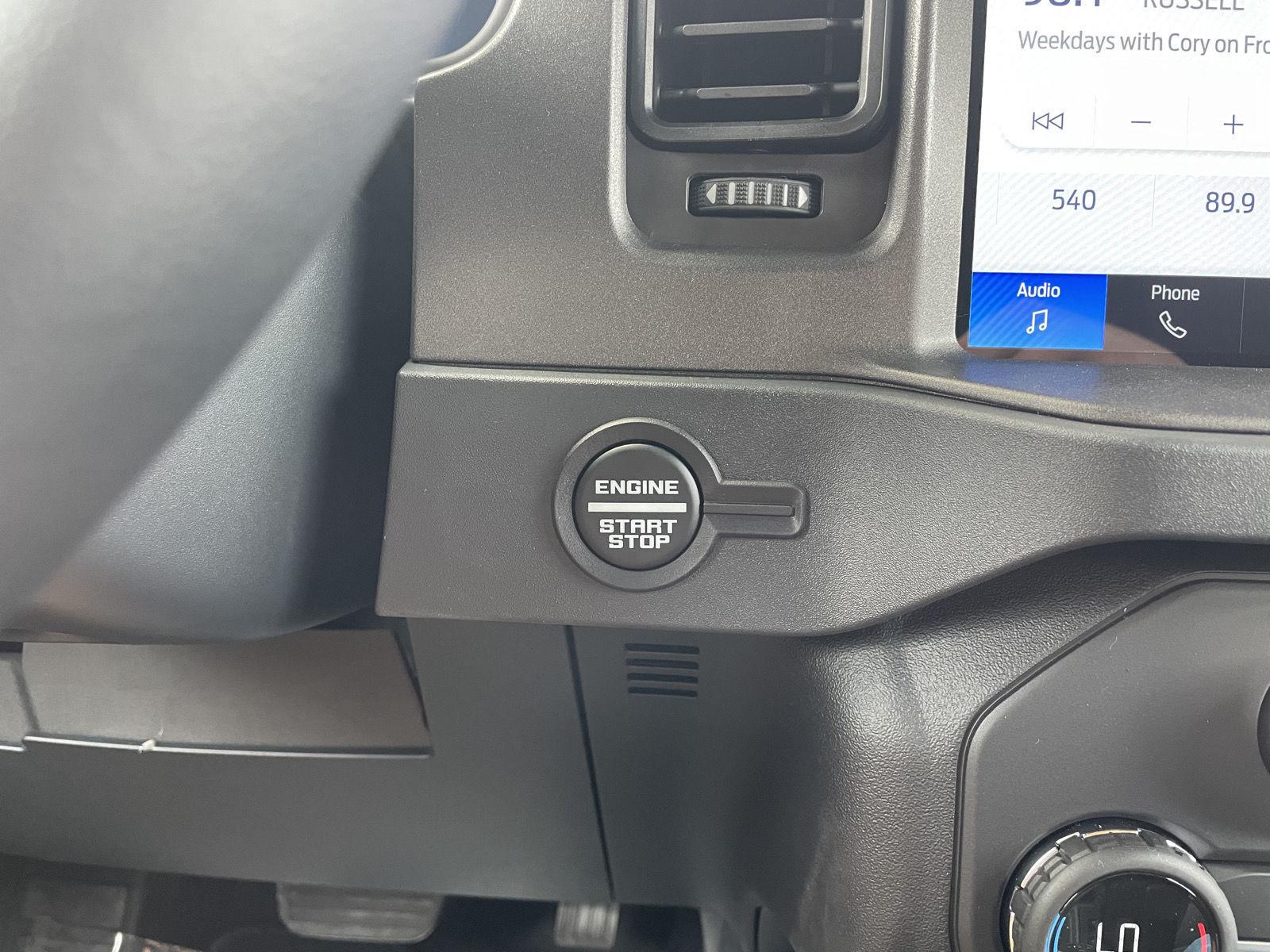 Vehicle photo 24