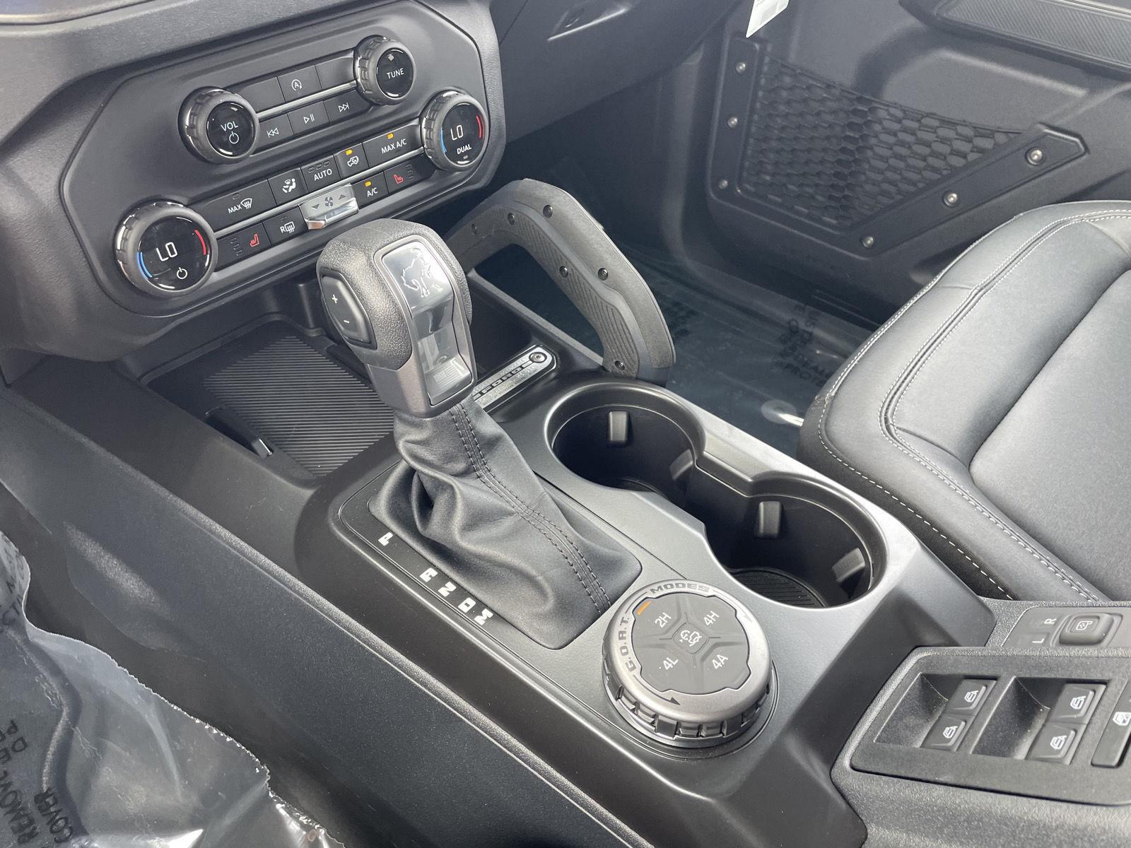 Vehicle photo 28