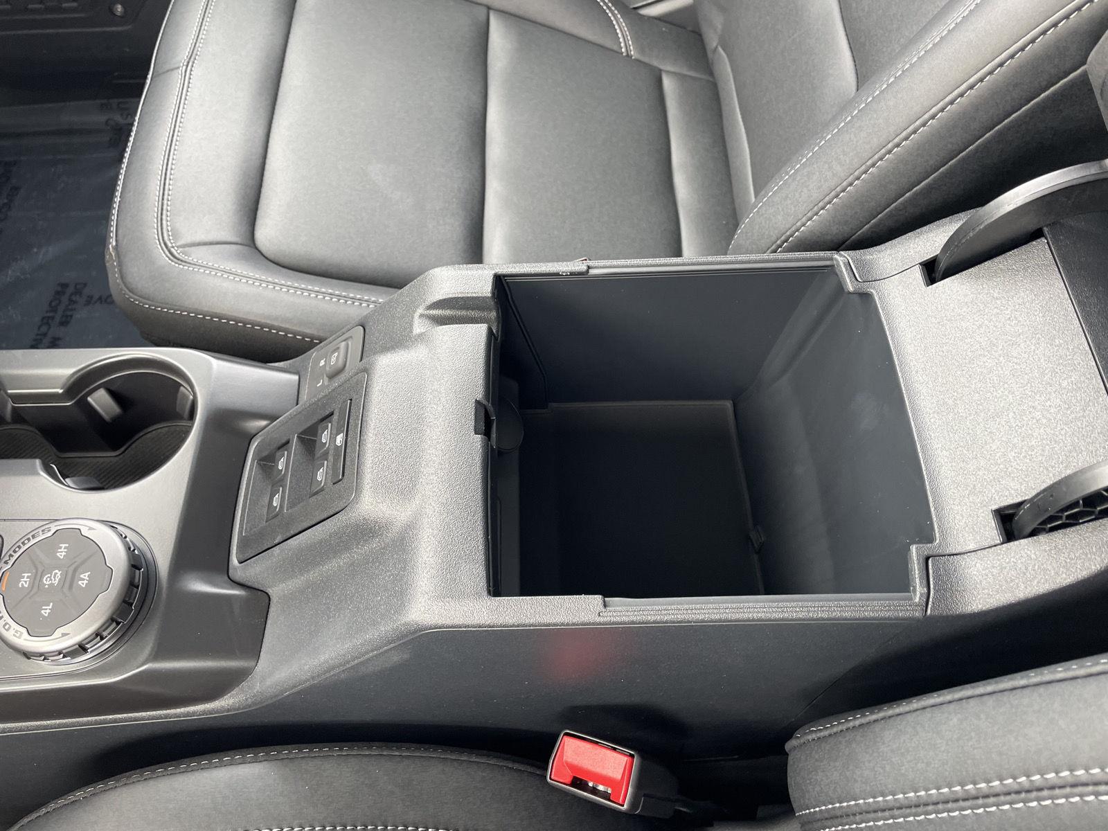 Vehicle photo 29