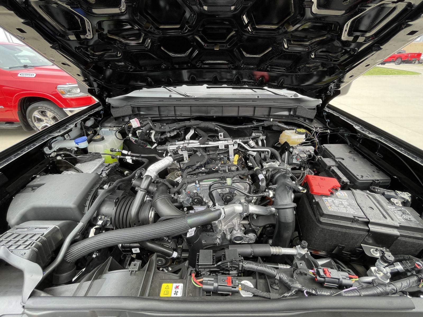 Vehicle photo 32