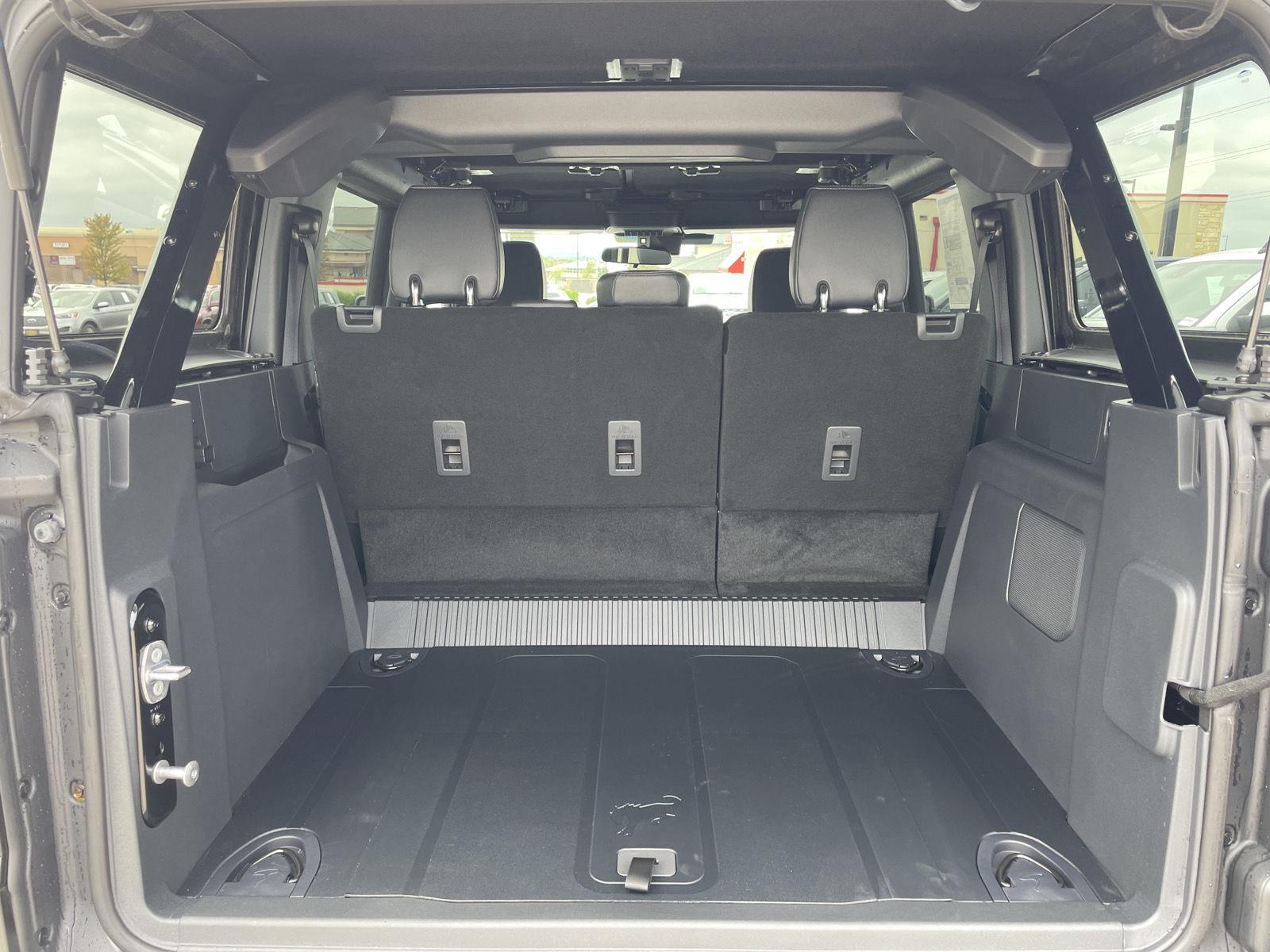 Vehicle photo 33