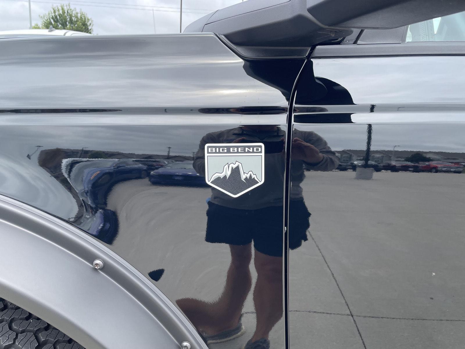 Vehicle photo 34