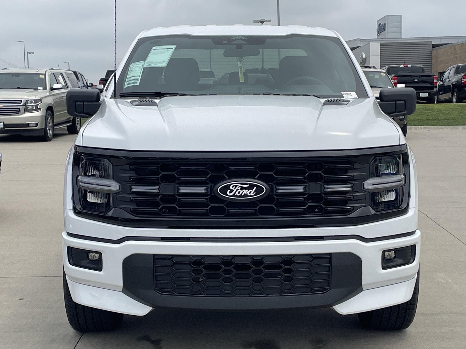 Vehicle photo 4