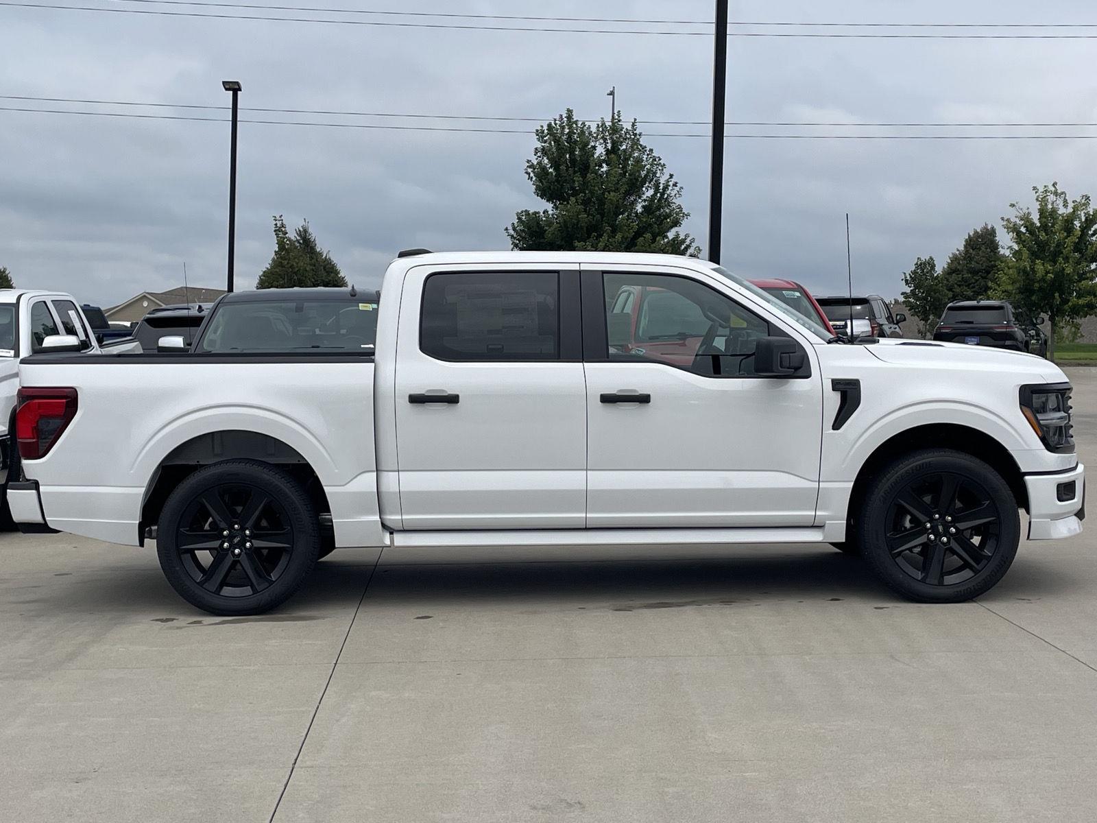 Vehicle photo 6