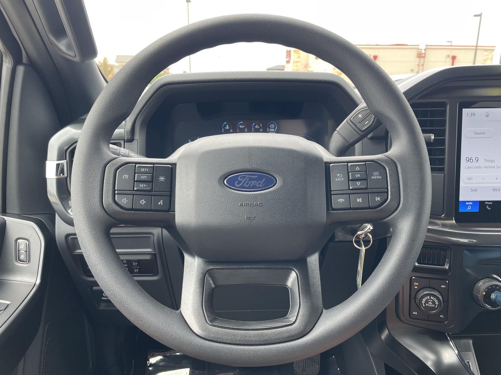 Vehicle photo 11