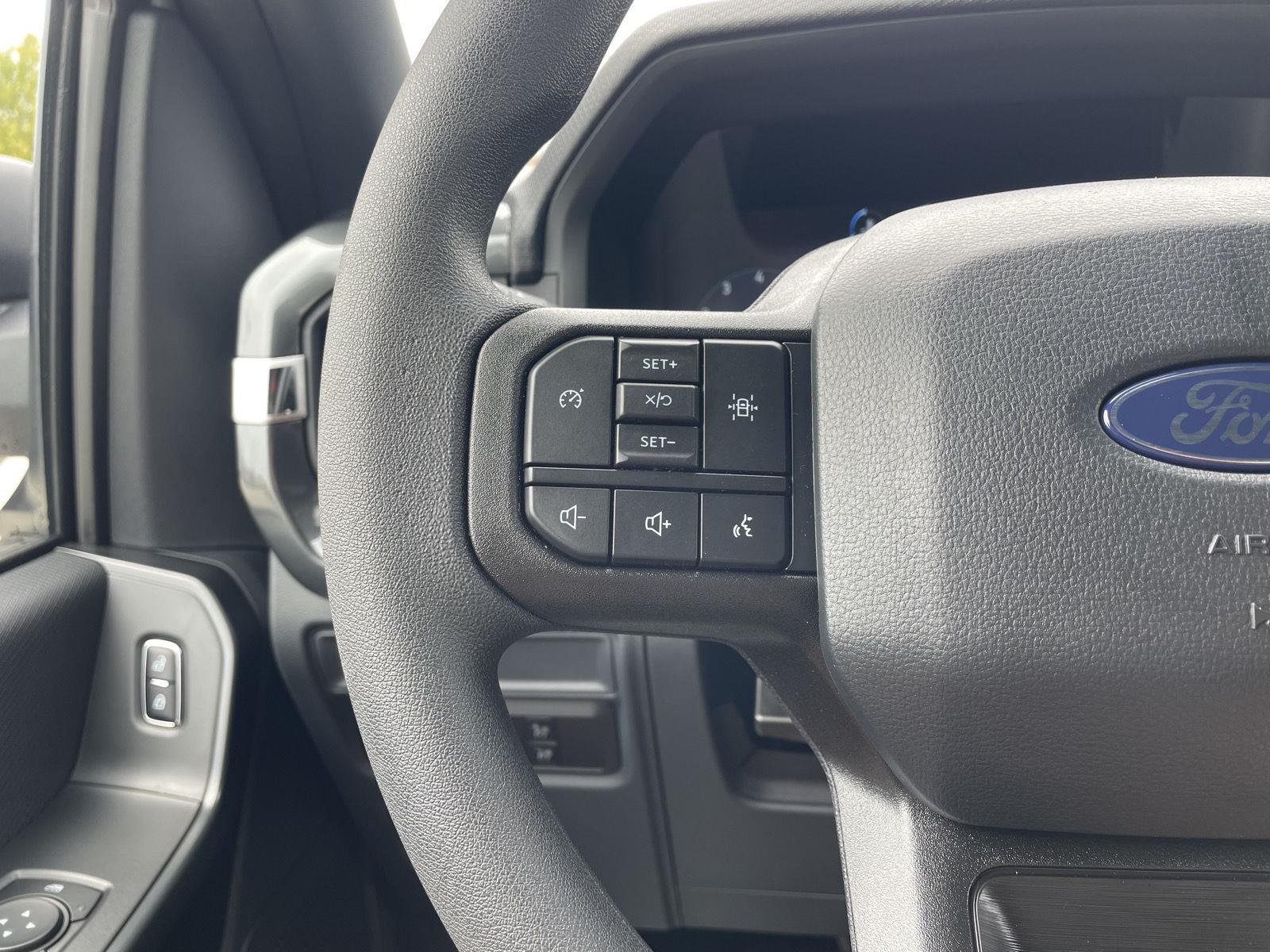 Vehicle photo 12