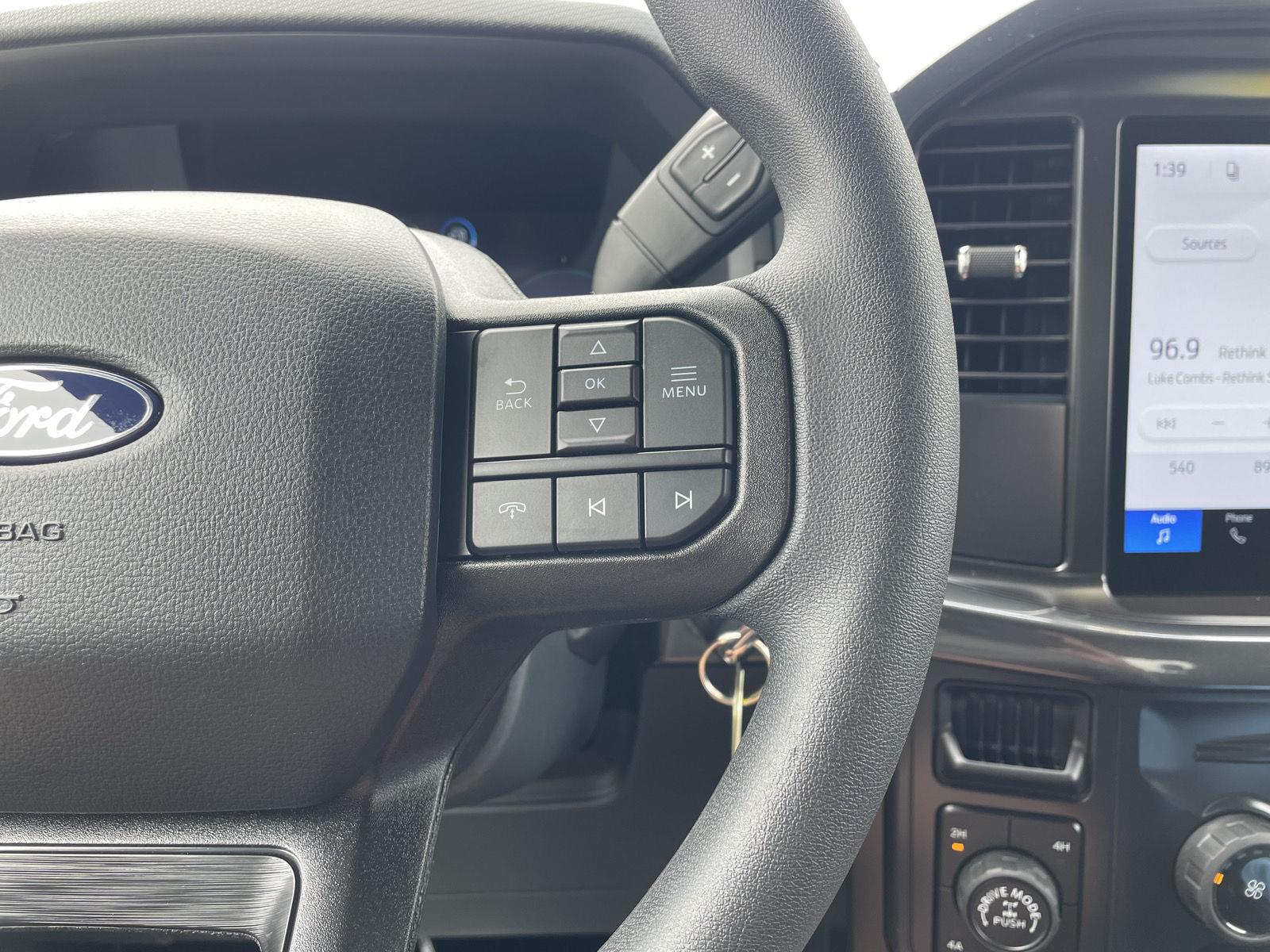 Vehicle photo 13