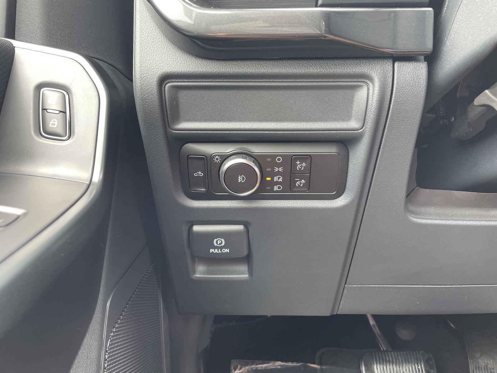 Vehicle photo 15